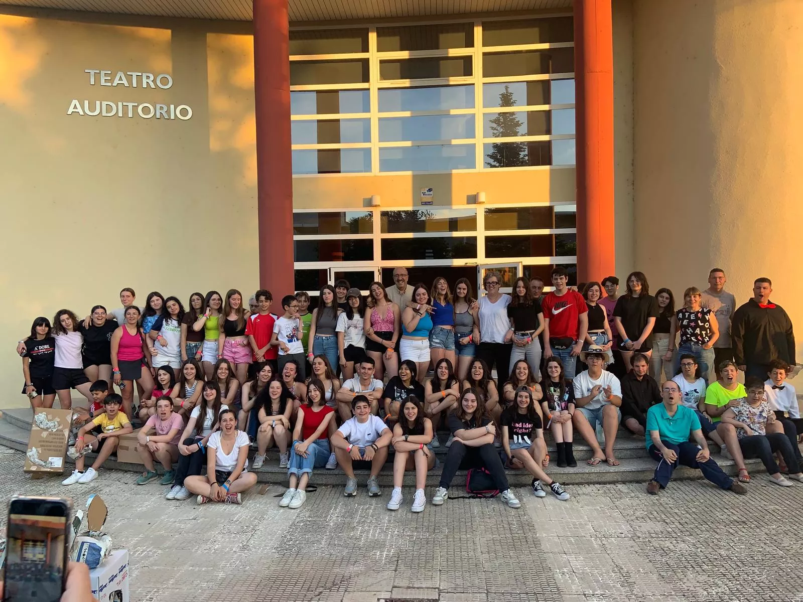 Imagen de familia de los participantes.