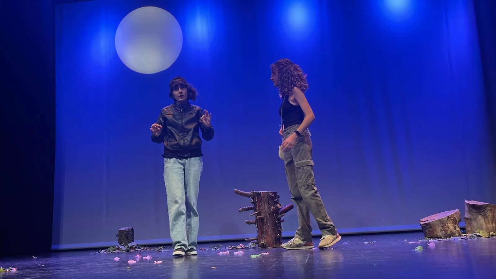 Actuación de La ventana teatro con la obra Pun(n)ck en la Muestra de Teatro y Danza Joven. Foto Mercedes Manterola