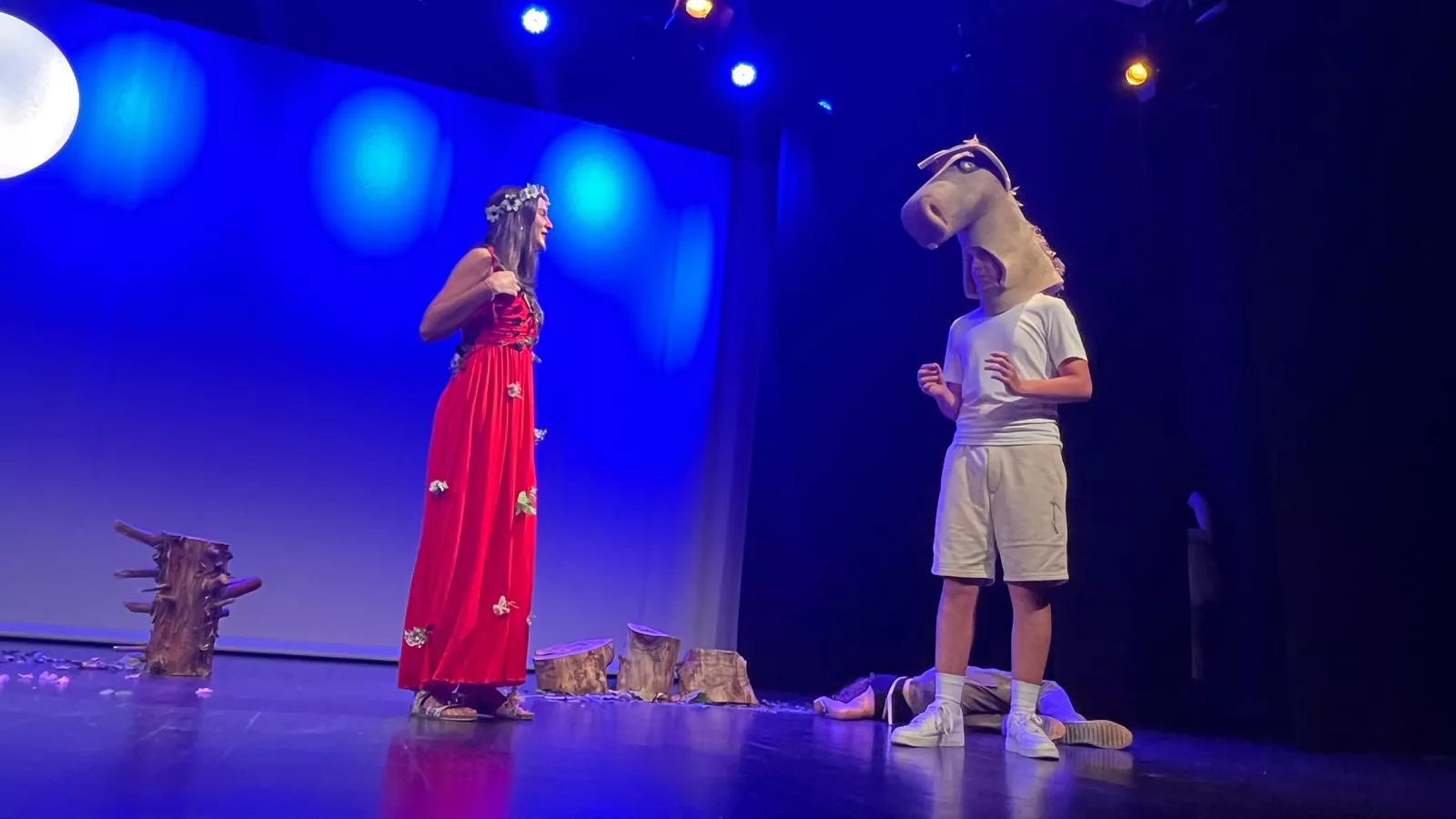 Actuación de La ventana teatro con la obra Pun(n)ck en la Muestra de Teatro y Danza Joven. Foto Mercedes Manterola