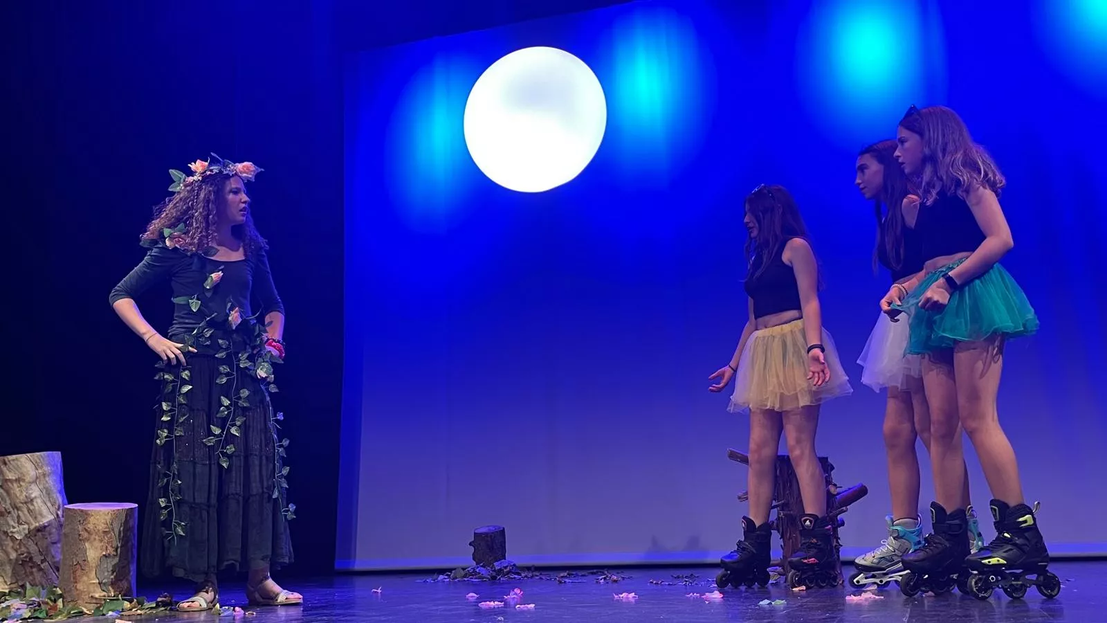 Actuación de La ventana teatro con la obra Pun(n)ck en la Muestra de Teatro y Danza Joven. Foto Mercedes Manterola