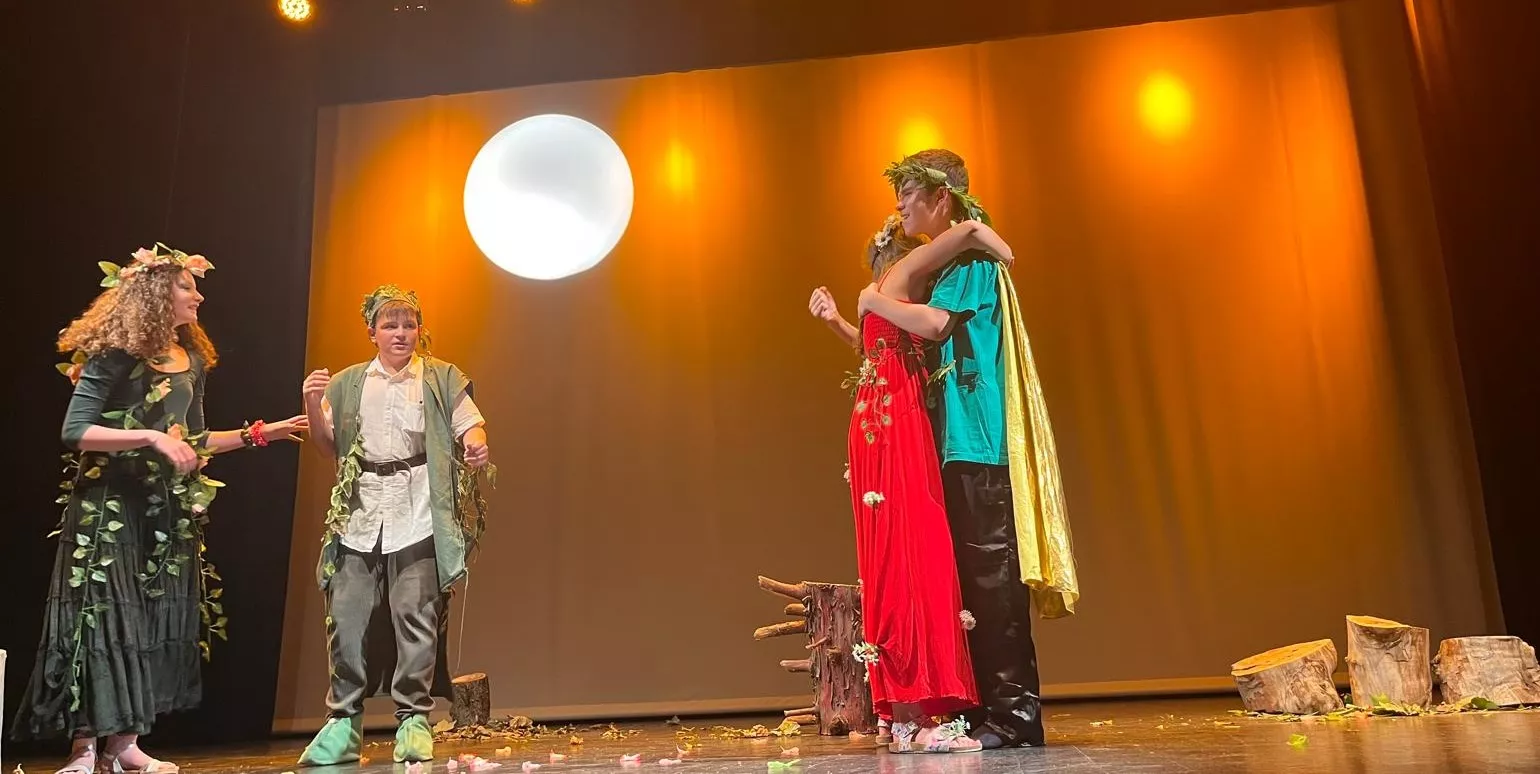 Actuación de La ventana teatro con la obra Pun(n)ck en la Muestra de Teatro y Danza Joven. Foto Mercedes Manterola