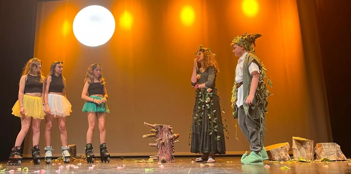 Actuación de La ventana teatro con la obra Pun(n)ck en la Muestra de Teatro y Danza Joven. Foto Mercedes Manterola