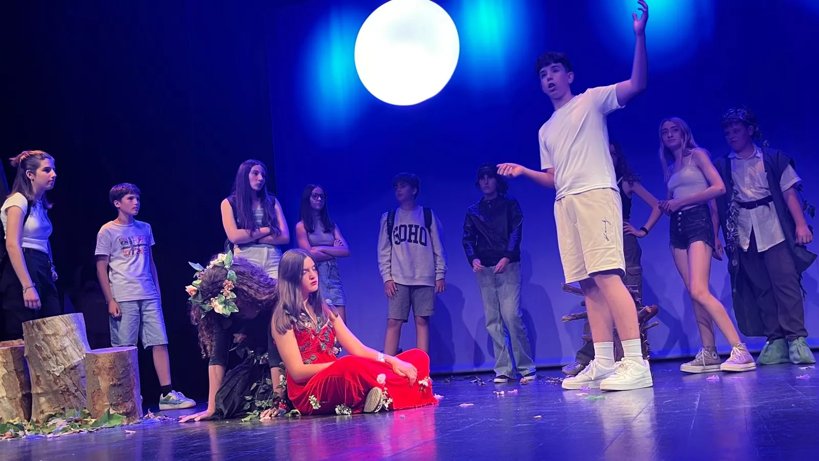 Actuación de La ventana teatro con la obra Pun(n)ck en la Muestra de Teatro y Danza Joven. Foto Mercedes Manterola