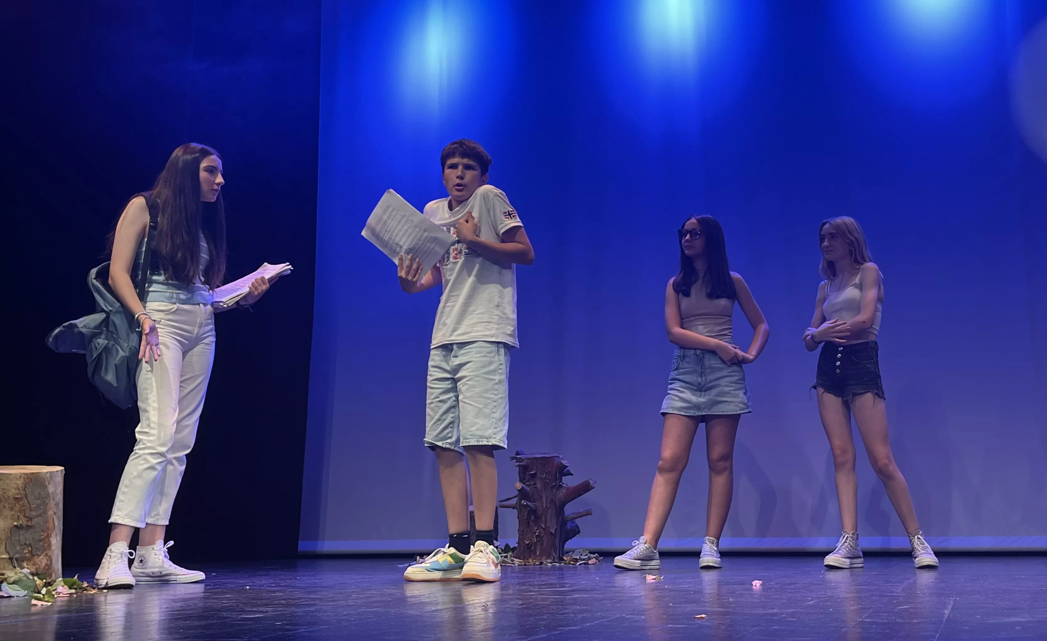 Actuación de La ventana teatro con la obra Pun(n)ck en la Muestra de Teatro y Danza Joven. Foto Mercedes Manterola