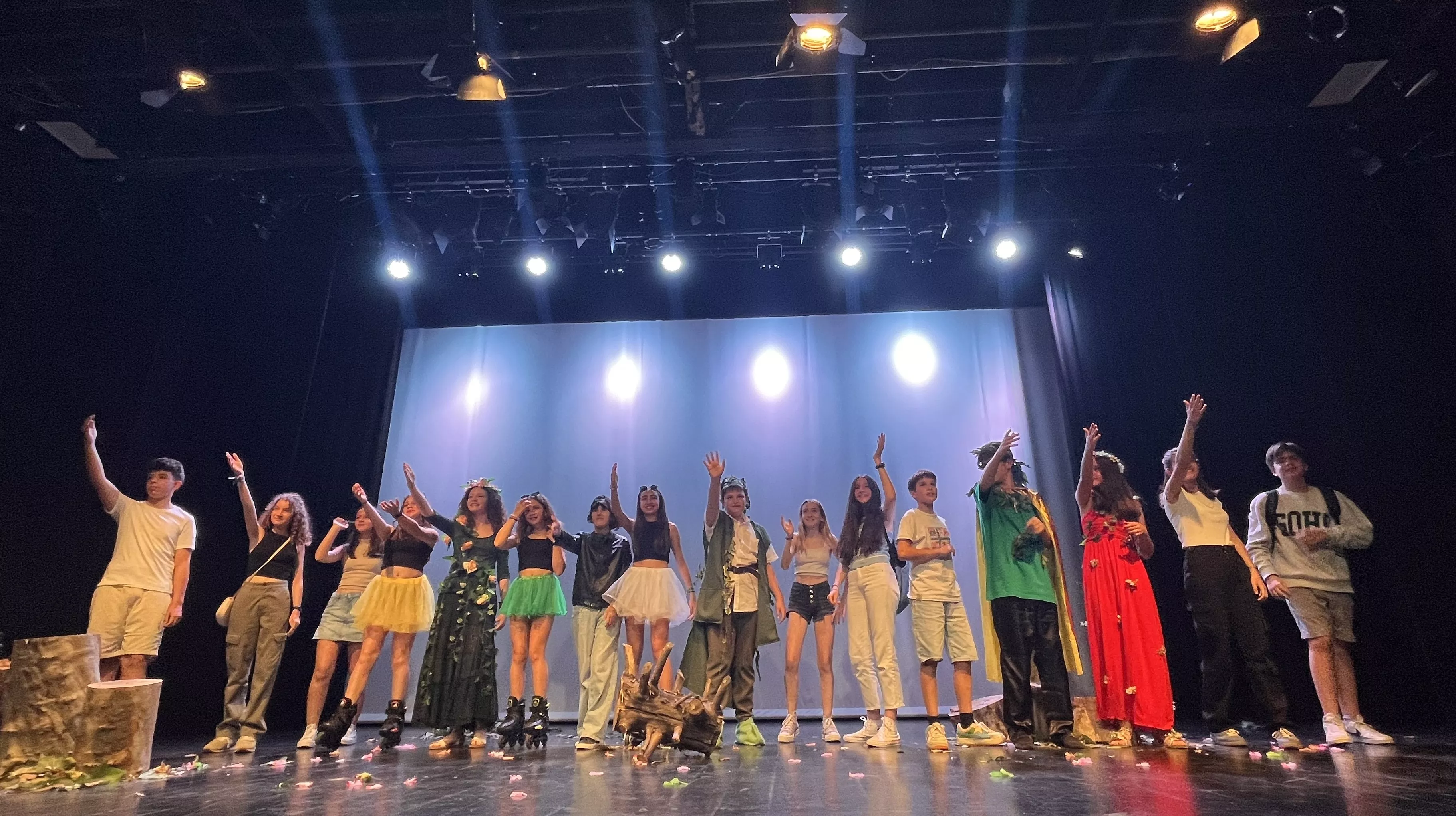 Actuación de La ventana teatro con la obra Pun(n)ck en la Muestra de Teatro y Danza Joven. Foto Mercedes Manterola