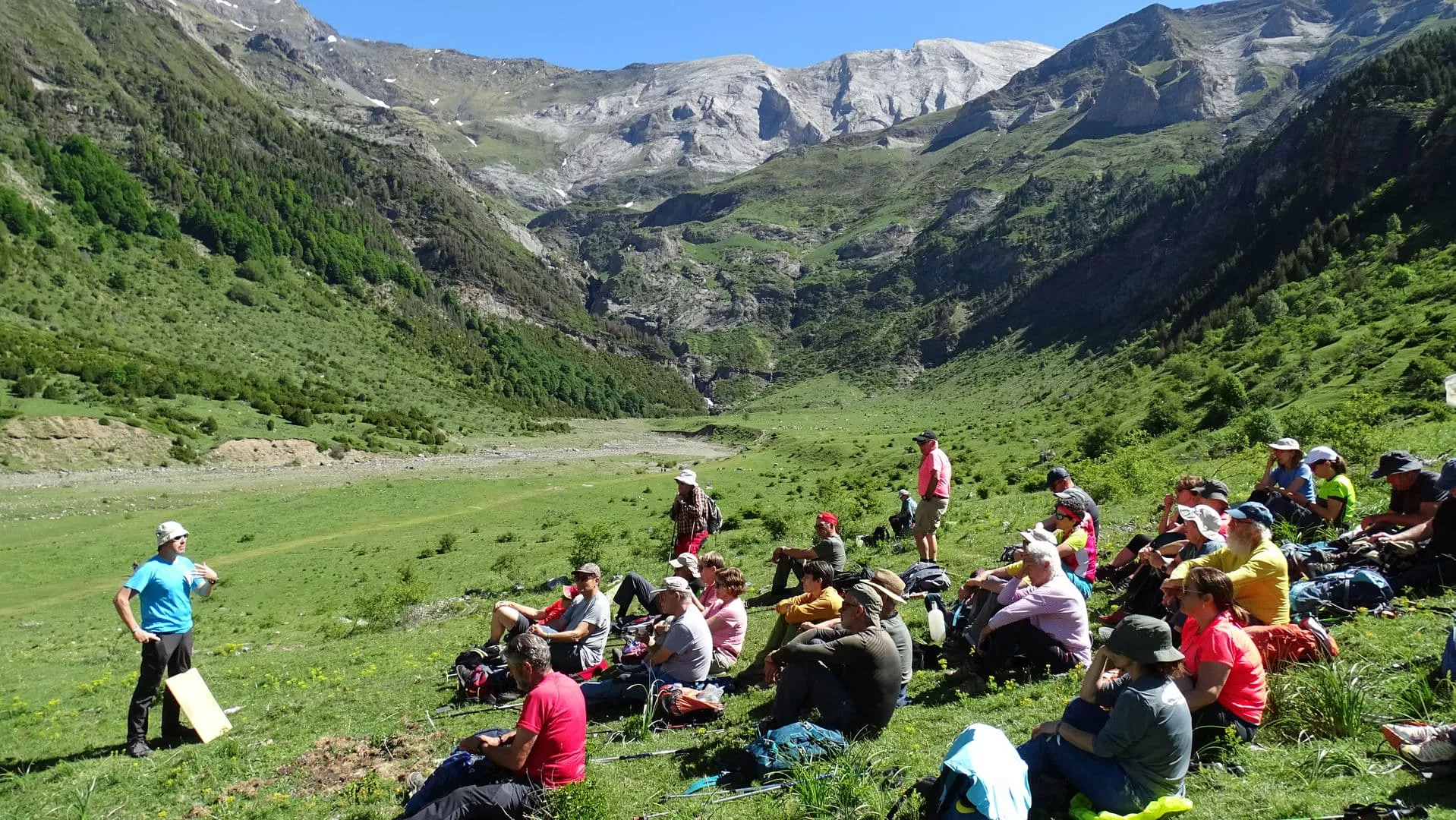 Clase al aire libre. Foto Alfredo Zazo.
