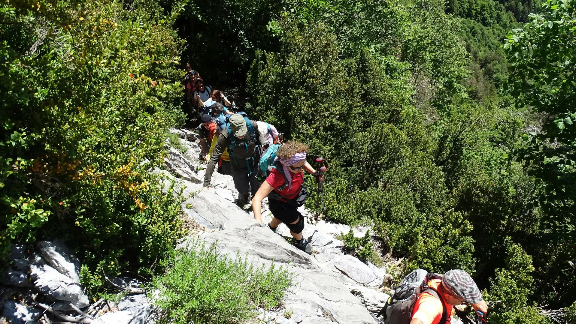 Por la zona kárstica de Montaspro. Foto Alfredo Zazo