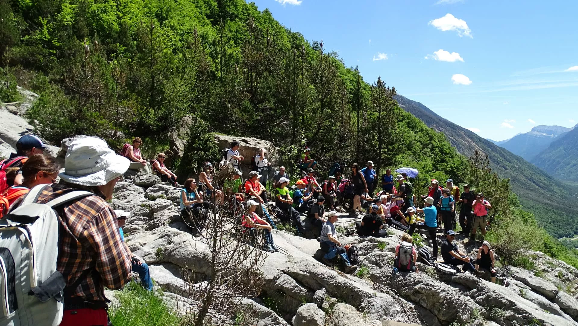 Por la zona kárstica de Montaspro. Foto Alfredo Zazo