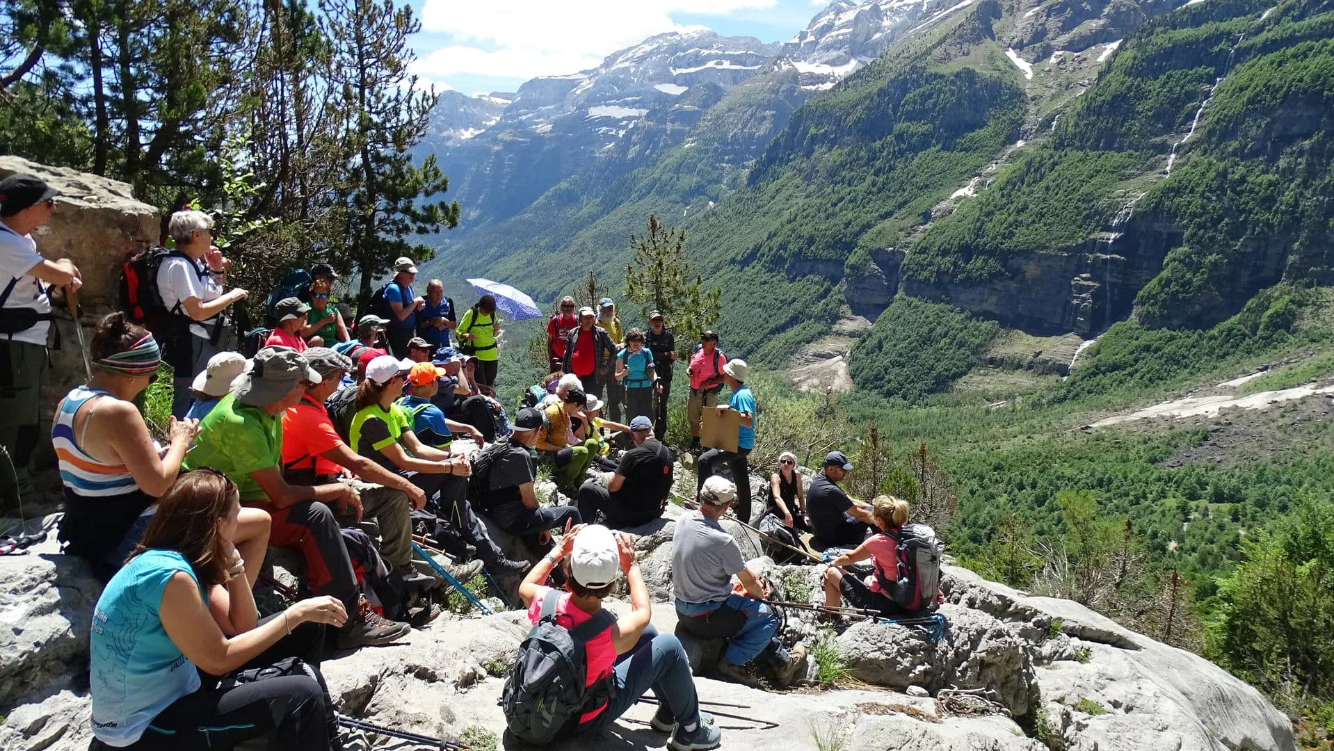 Por la zona kárstica de Montaspro. Foto Alfredo Zazo