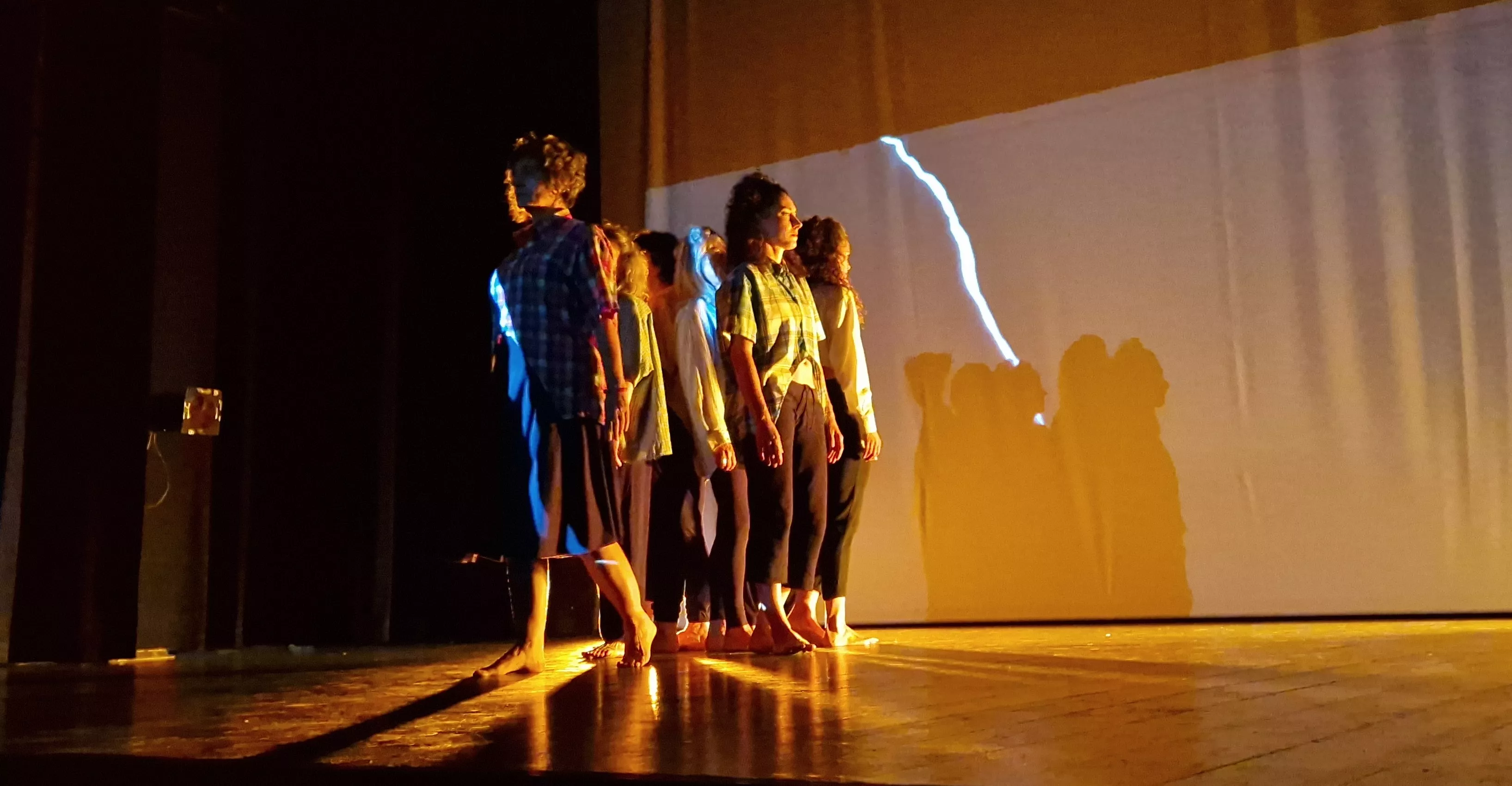 Grupos de danza contemporánea de Nuria Bolea en la Muestra Joven. Foto Myriam Martínez 