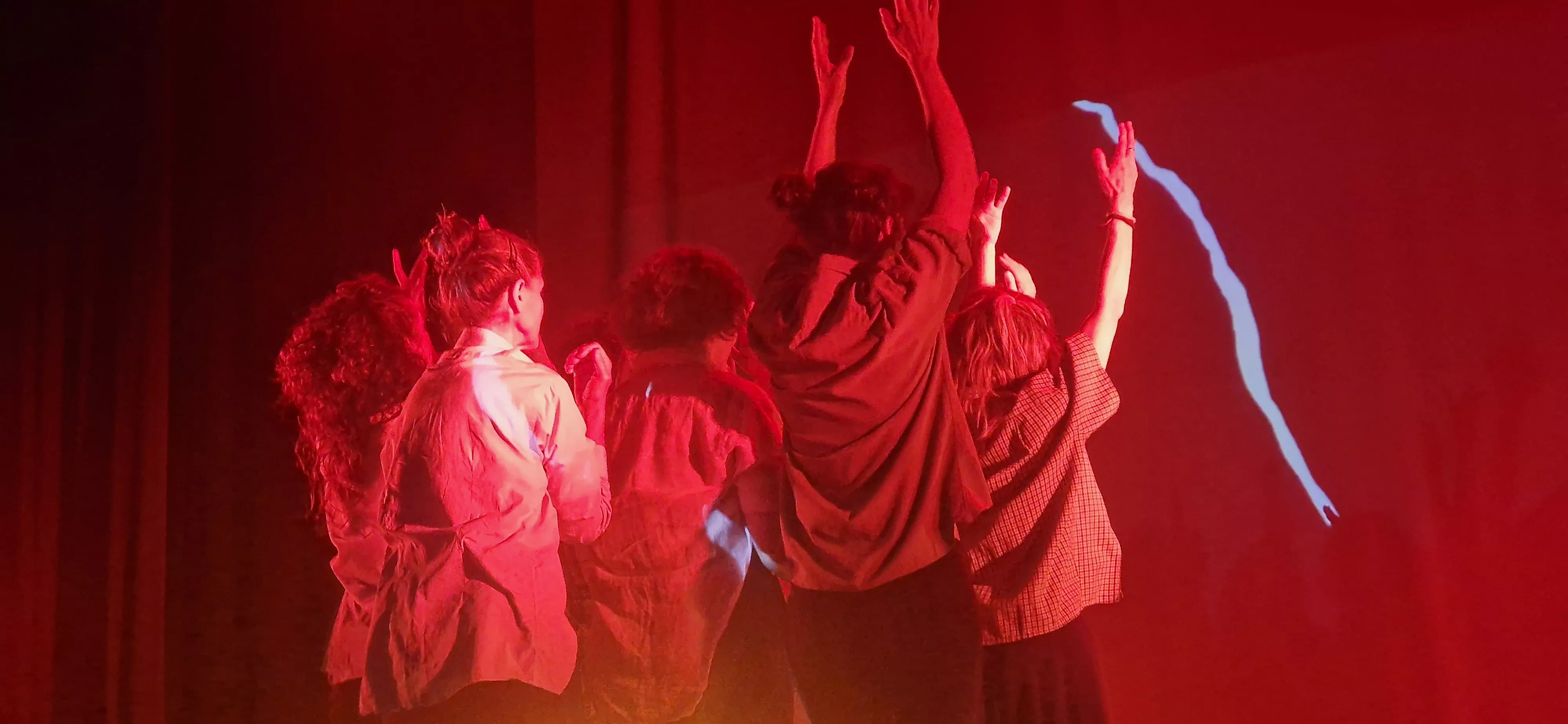 Grupos de danza contemporánea de Nuria Bolea en la Muestra Joven. Foto Myriam Martínez 