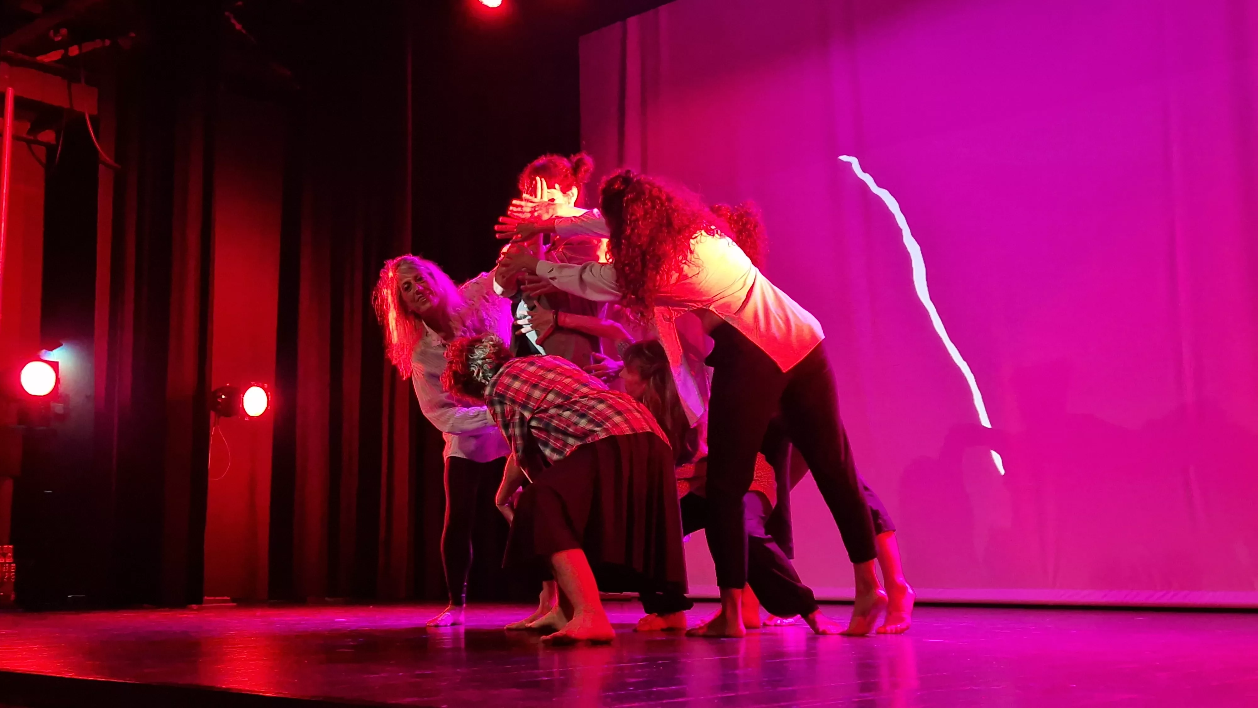 Grupos de danza contemporánea de Nuria Bolea en la Muestra Joven. Foto Myriam Martínez 