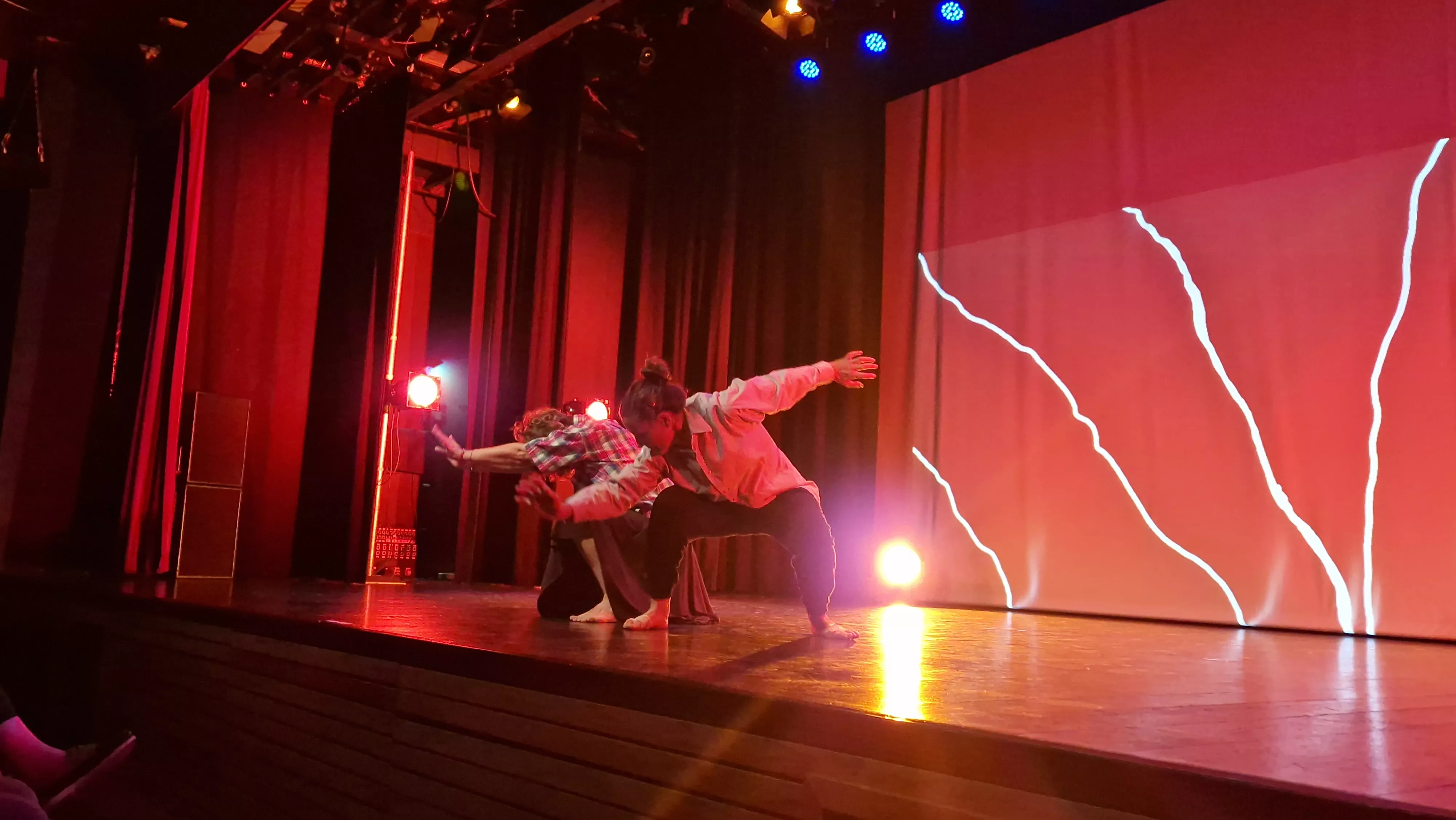 Grupos de danza contemporánea de Nuria Bolea en la Muestra Joven. Foto Myriam Martínez 