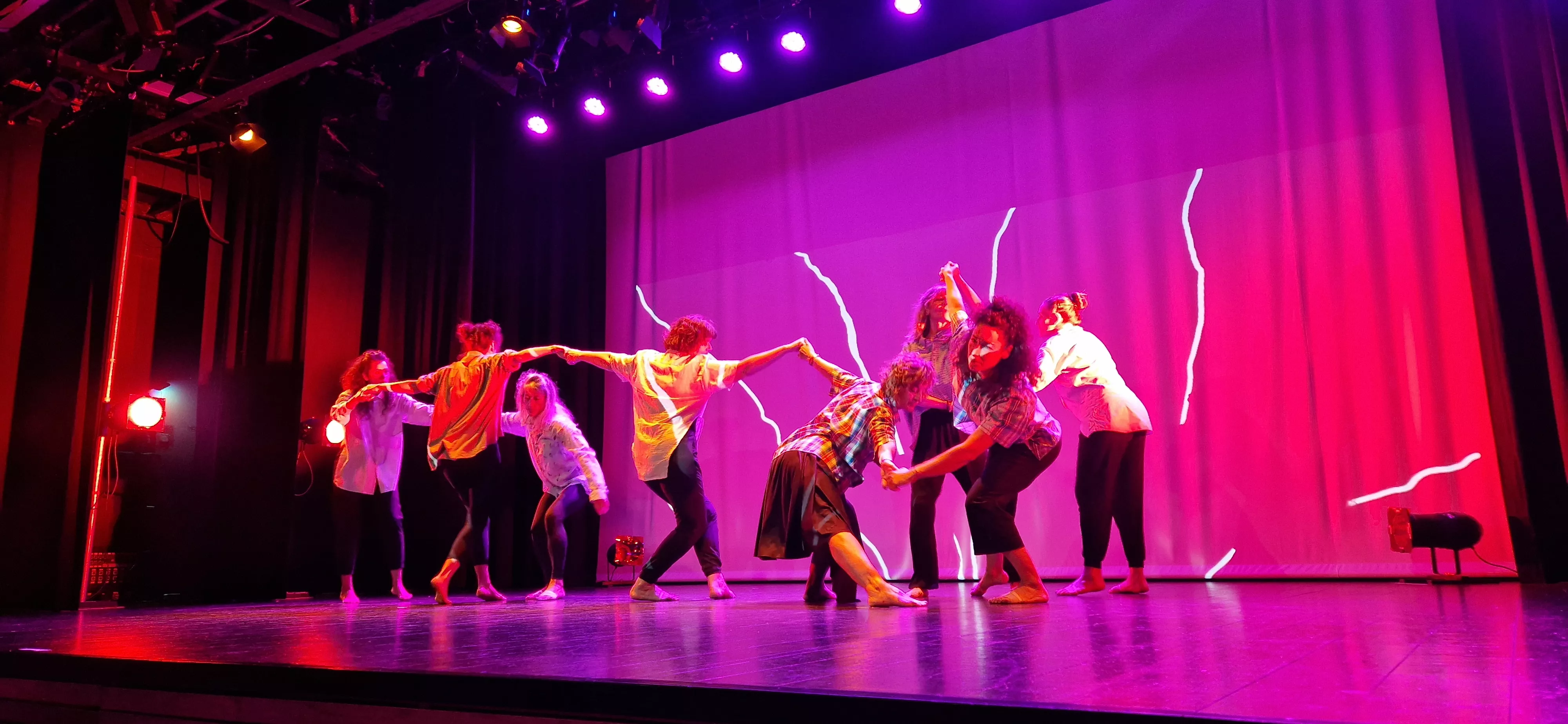 Grupos de danza contemporánea de Nuria Bolea en la Muestra Joven. Foto Myriam Martínez 