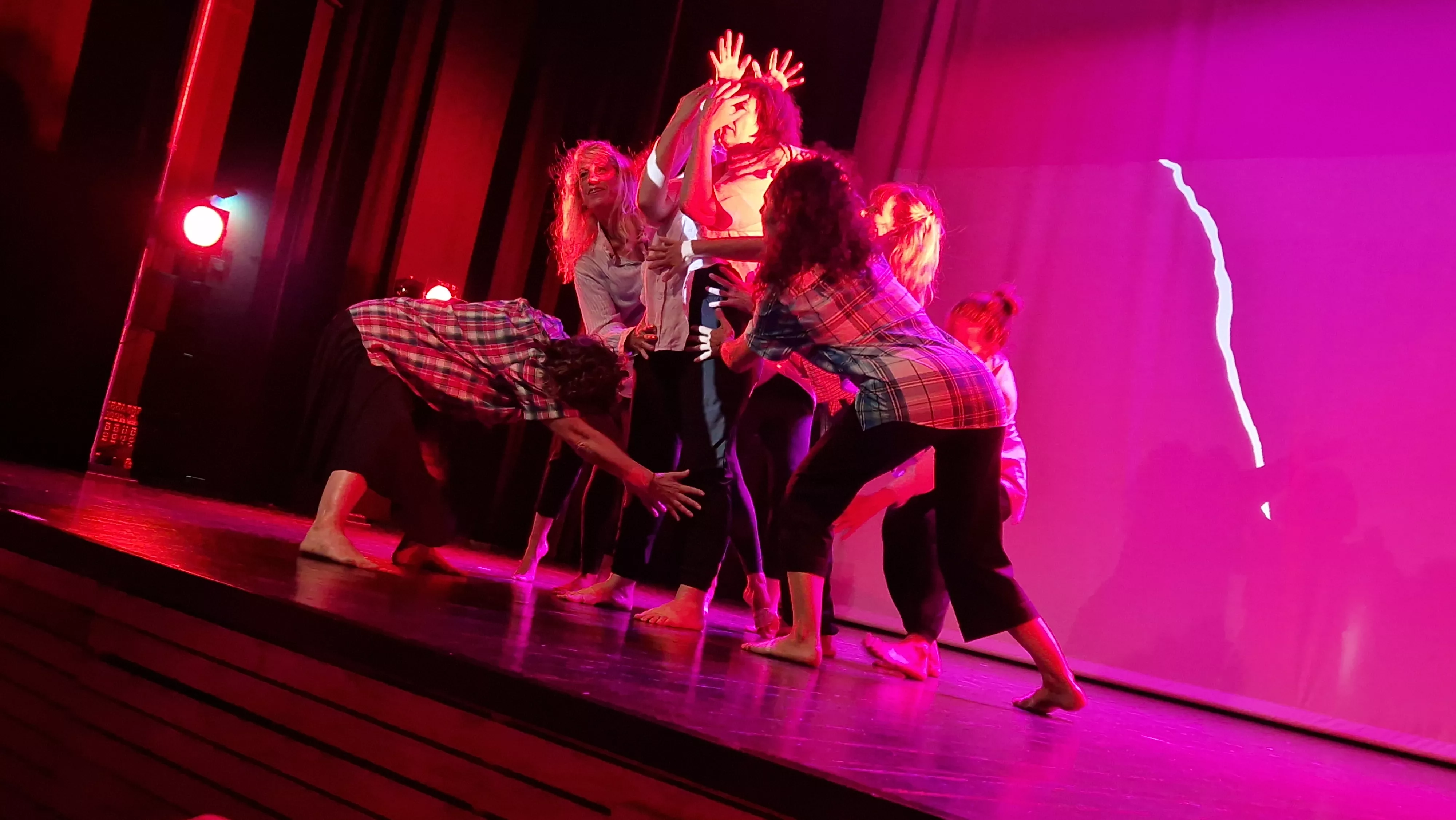 Grupos de danza contemporánea de Nuria Bolea en la Muestra Joven. Foto Myriam Martínez 