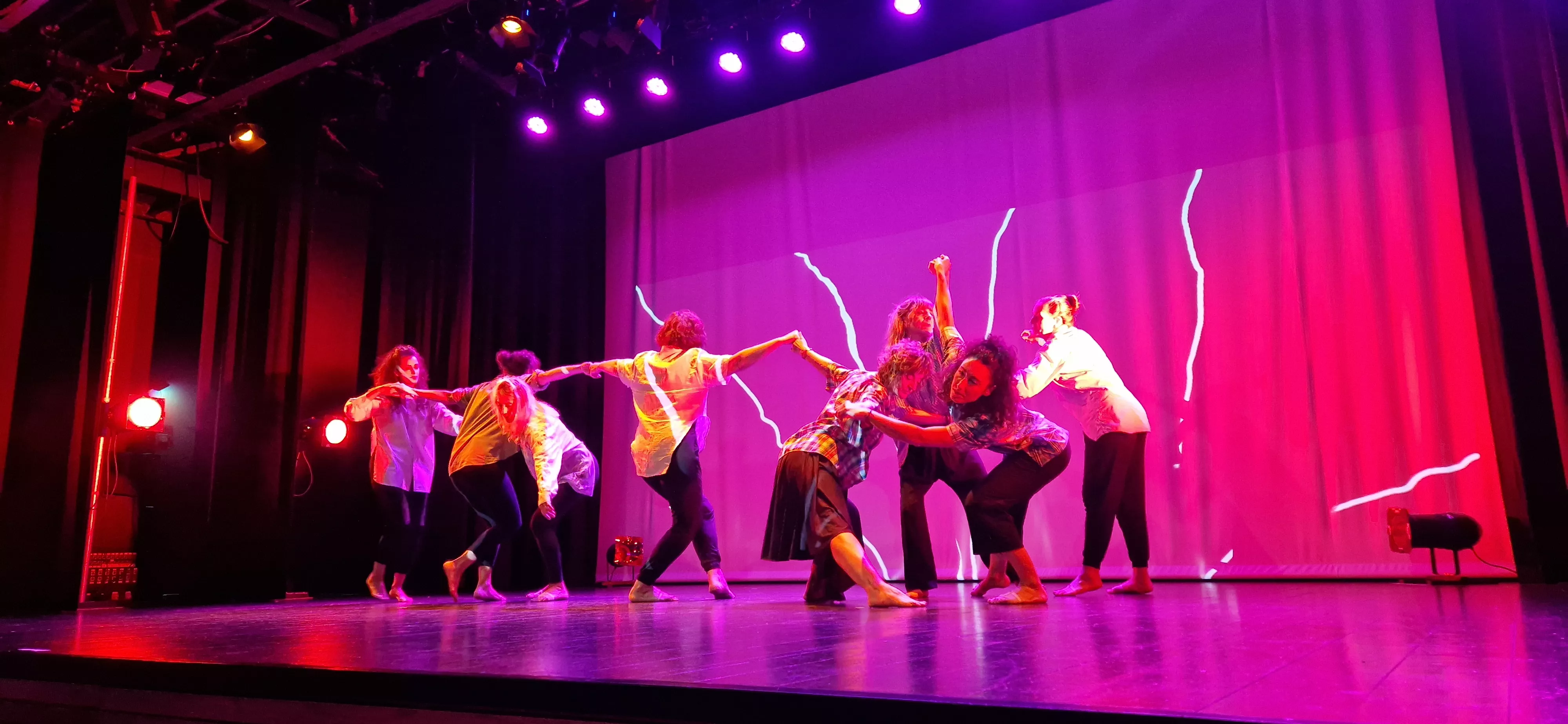Grupos de danza contemporánea de Nuria Bolea en la Muestra Joven. Foto Myriam Martínez 