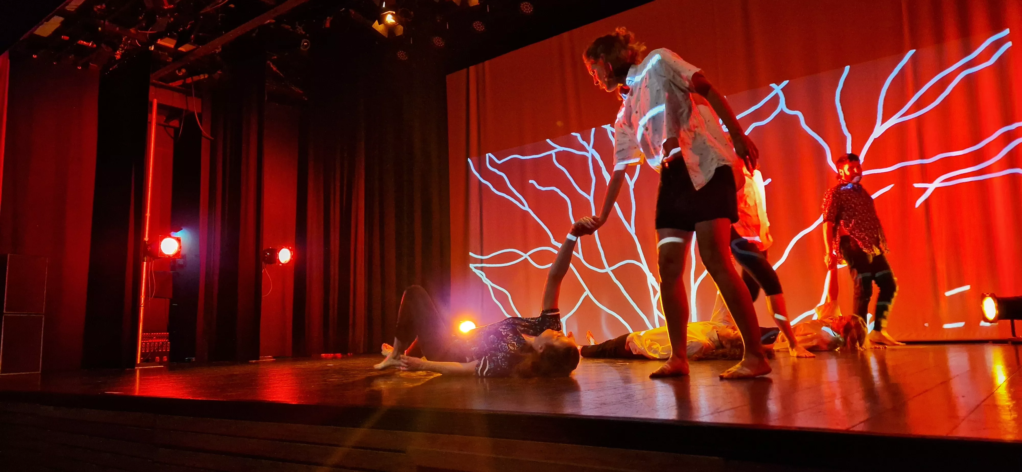 Grupos de danza contemporánea de Nuria Bolea en la Muestra Joven. Foto Myriam Martínez 