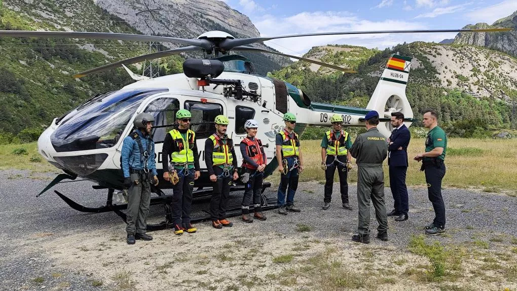 Rafael Pérez en su visita al Centro de Adiestramientos Específicos de Montaña y al Servicio de Montaña de la Guardia Civil.