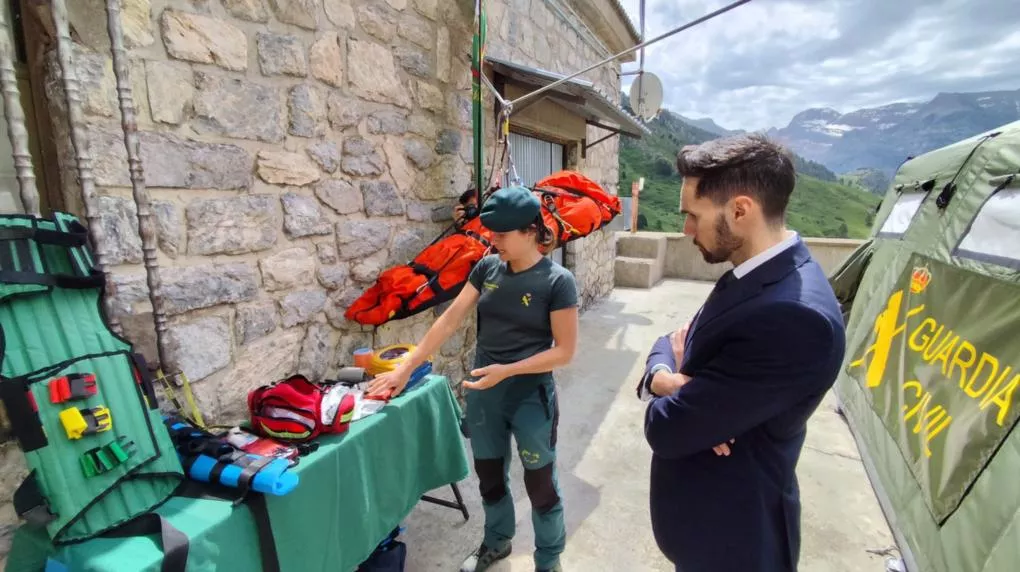 Rafael Pérez en su visita al Centro de Adiestramientos Específicos de Montaña y al Servicio de Montaña de la Guardia Civil.