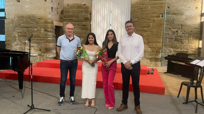 Nuria y Ariadna (002) Nuria y Ariadna (002)