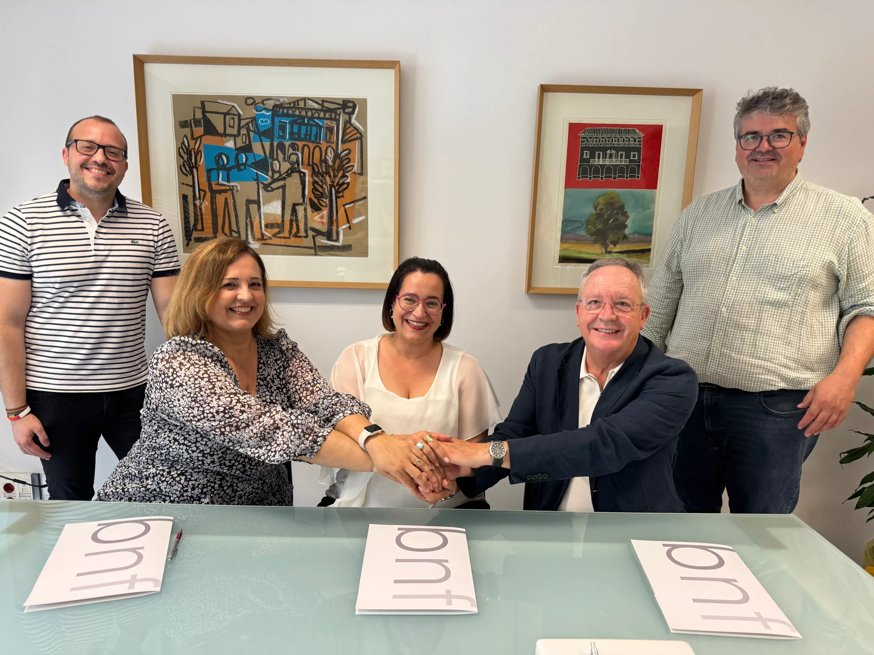 Los tres firmantes con dos concejales en el Ayuntamiento de Binéfar