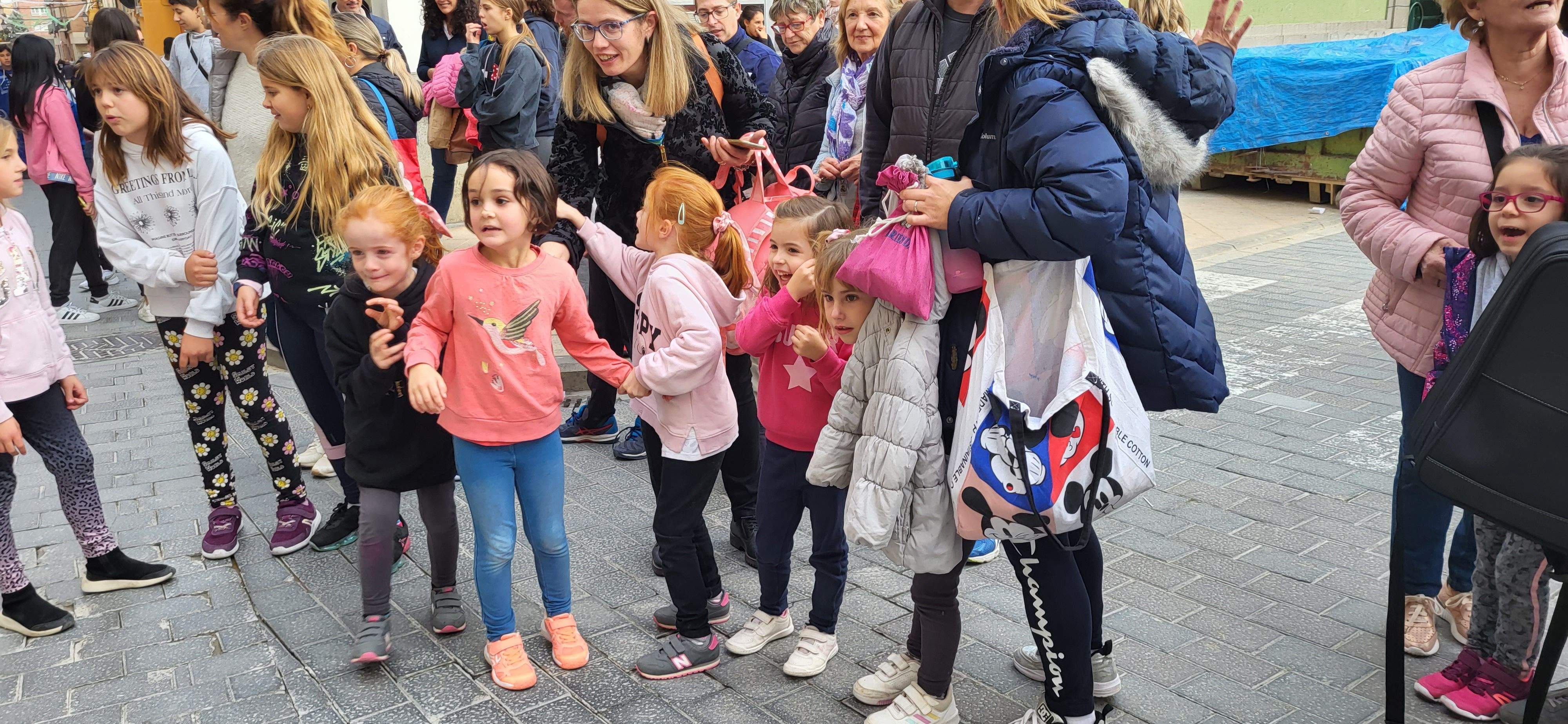  Primera salida del Payaso y la Abueleta por el barrio de San Martín . Foto: M. Manterola