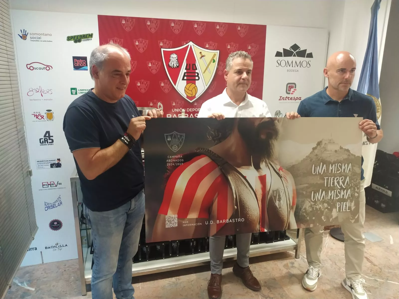 Javier Franco, Josan Fierro y Dani Martínez, este miércoles en la presentación de la campaña de abonados del Barbastro. Foto: Pablo Sig