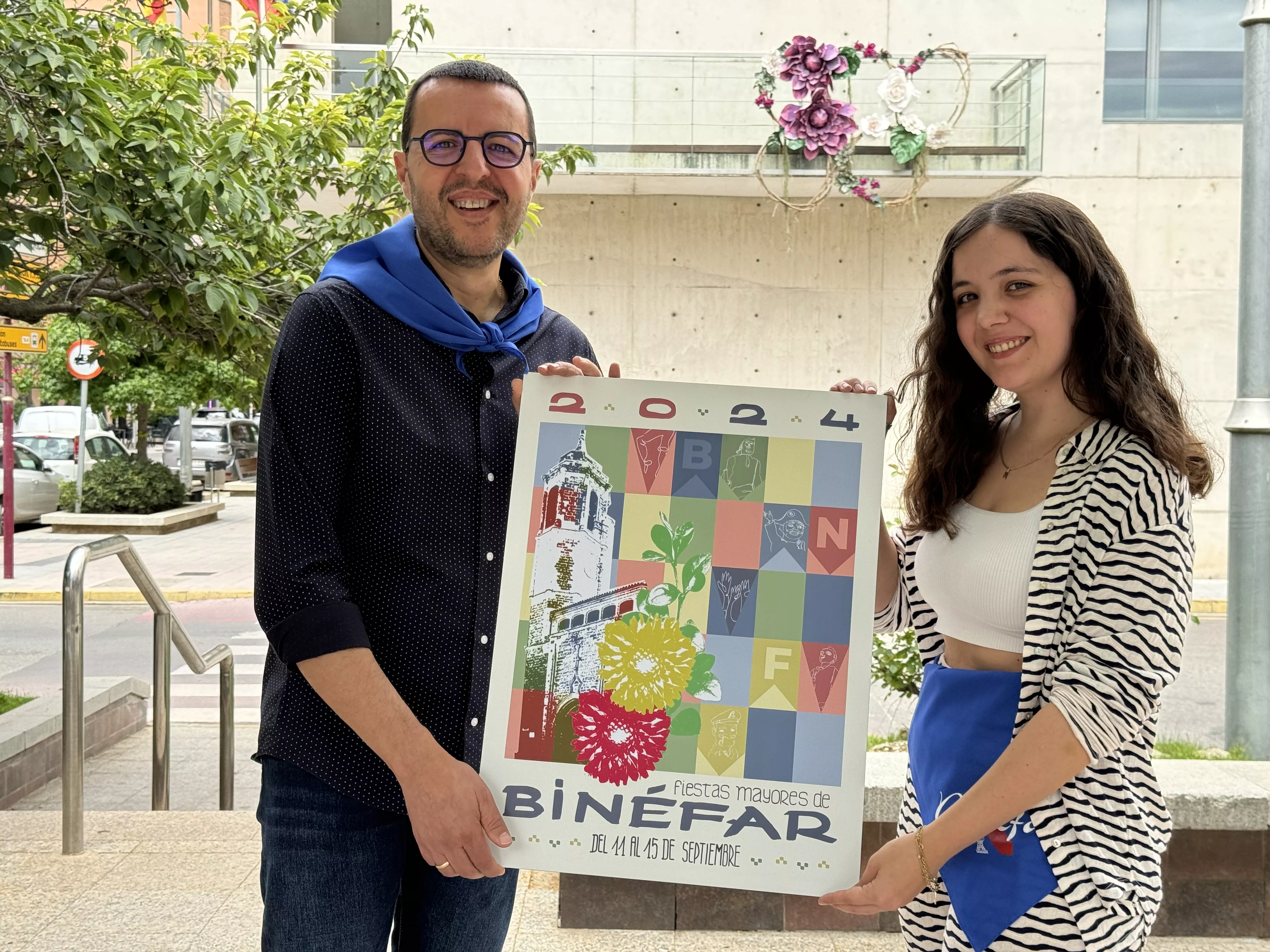 César Pardos y María Estarán con el cartel