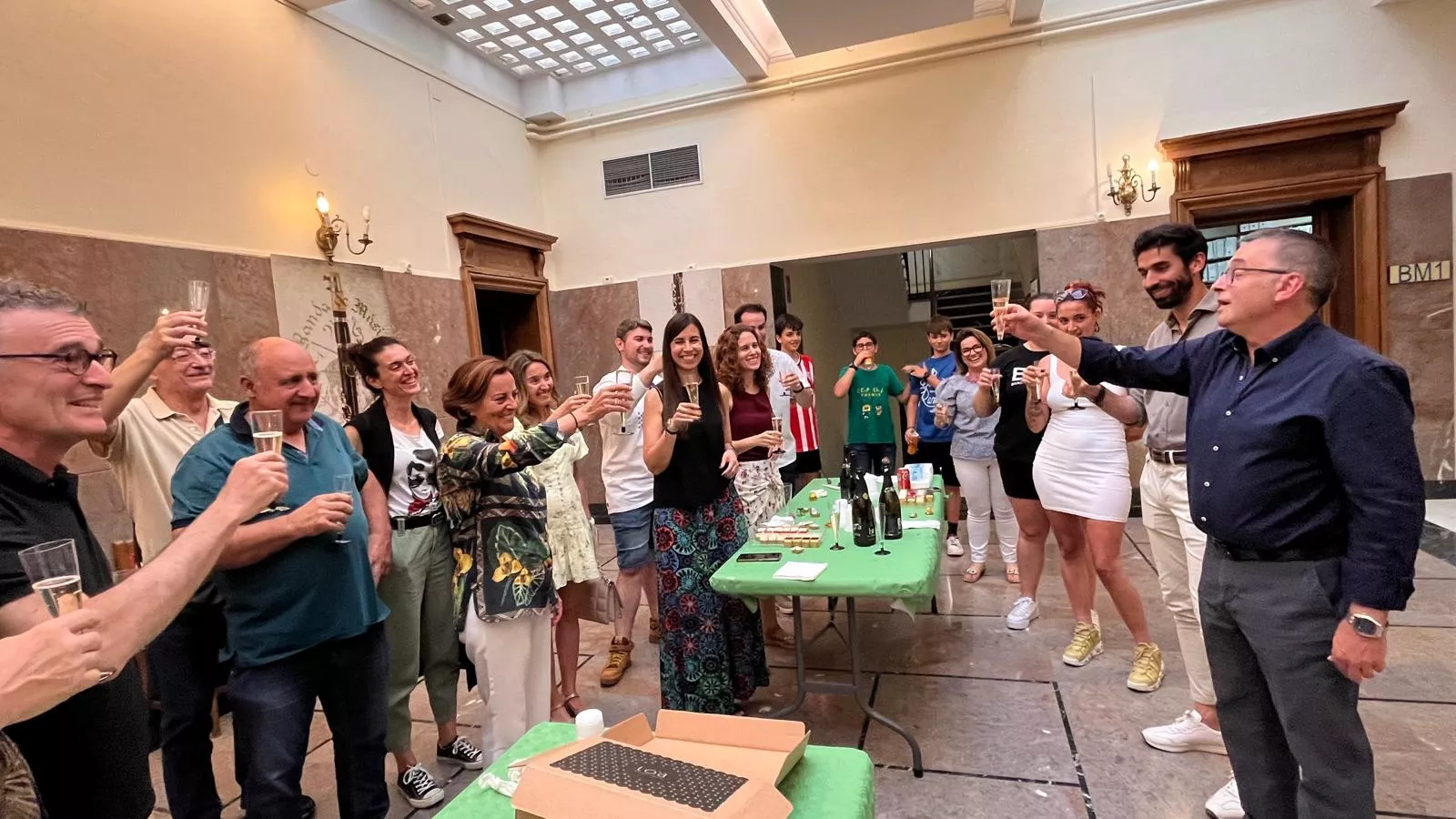 Brindis por el nacimiento de la Escuela de Banda. Foto Mercedes Manterola
