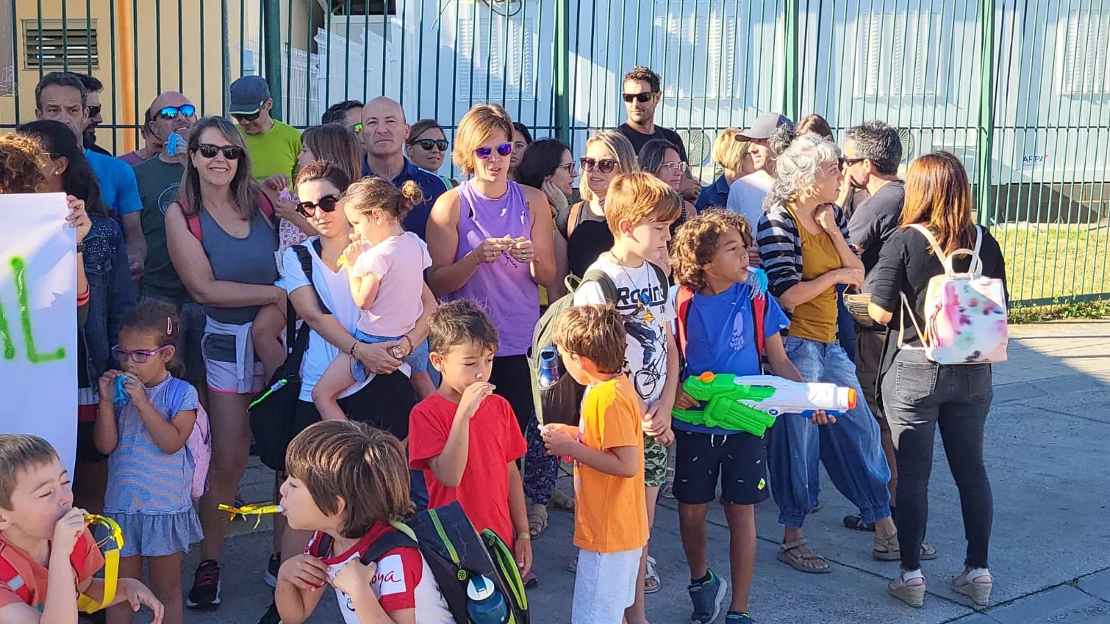 Protesta en el CRA Montearagón en Tierz
