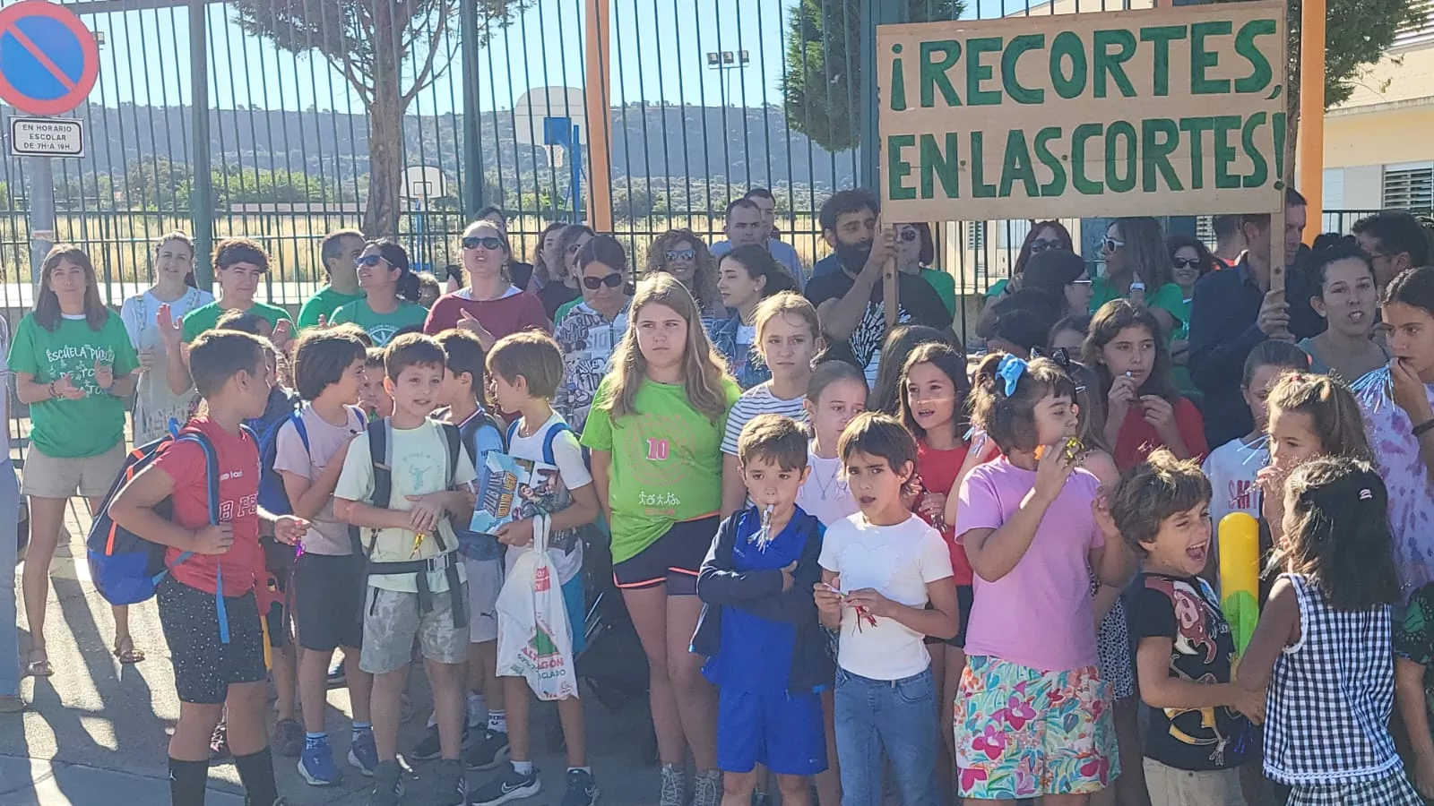 Protesta en el CRA Montearagón en Tierz