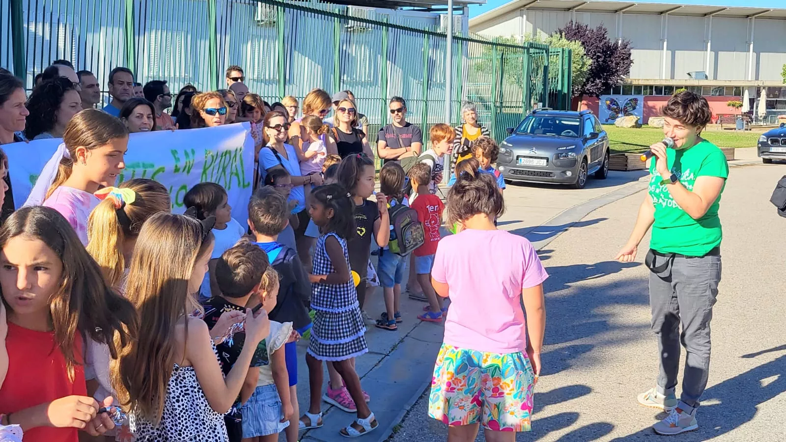 Protesta en el CRA Montearagón en Tierz