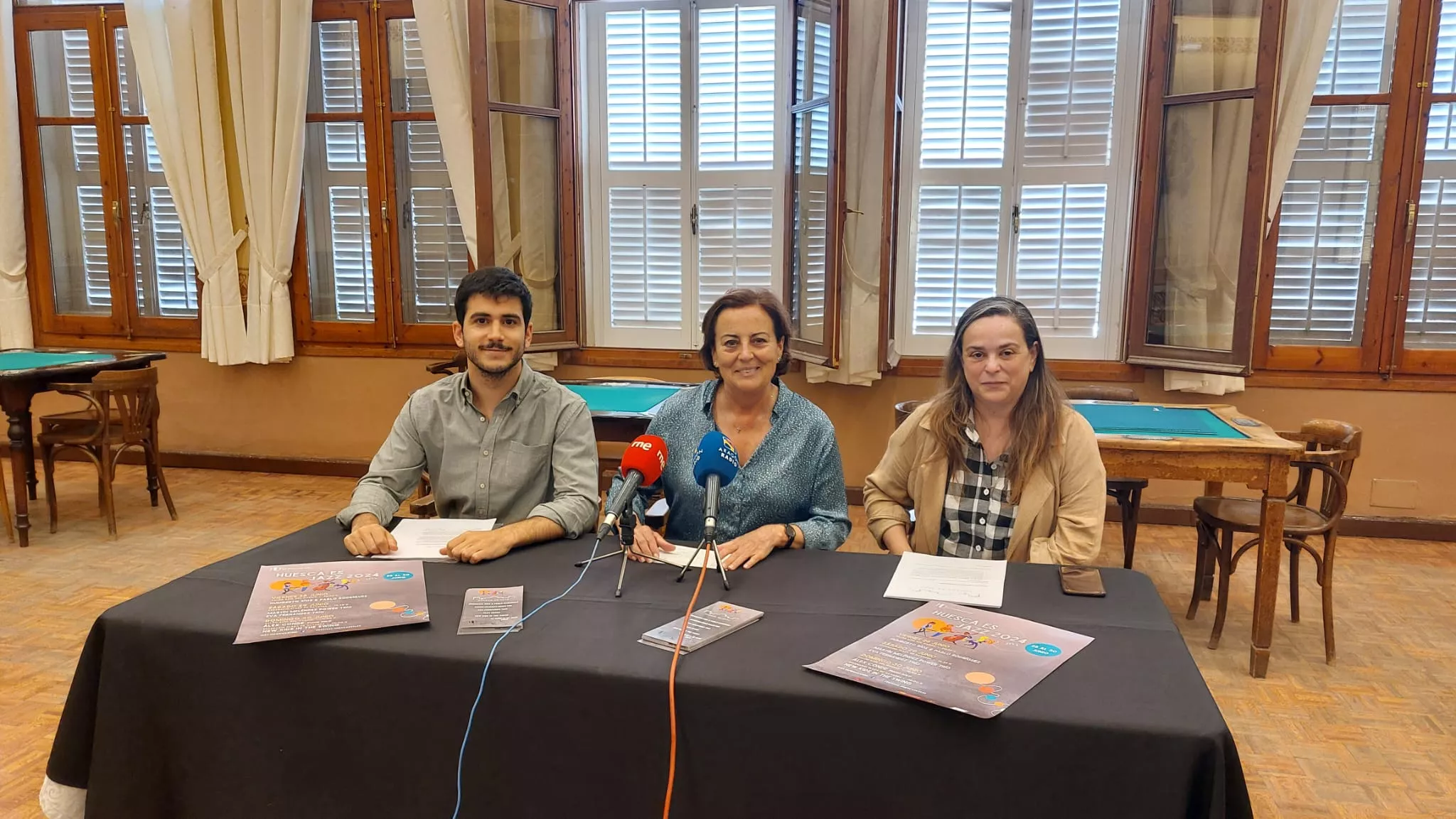 Alejandro Esperanza, Teruca Moreno y Pilar Barrio, presentando Huesca es Jazz.