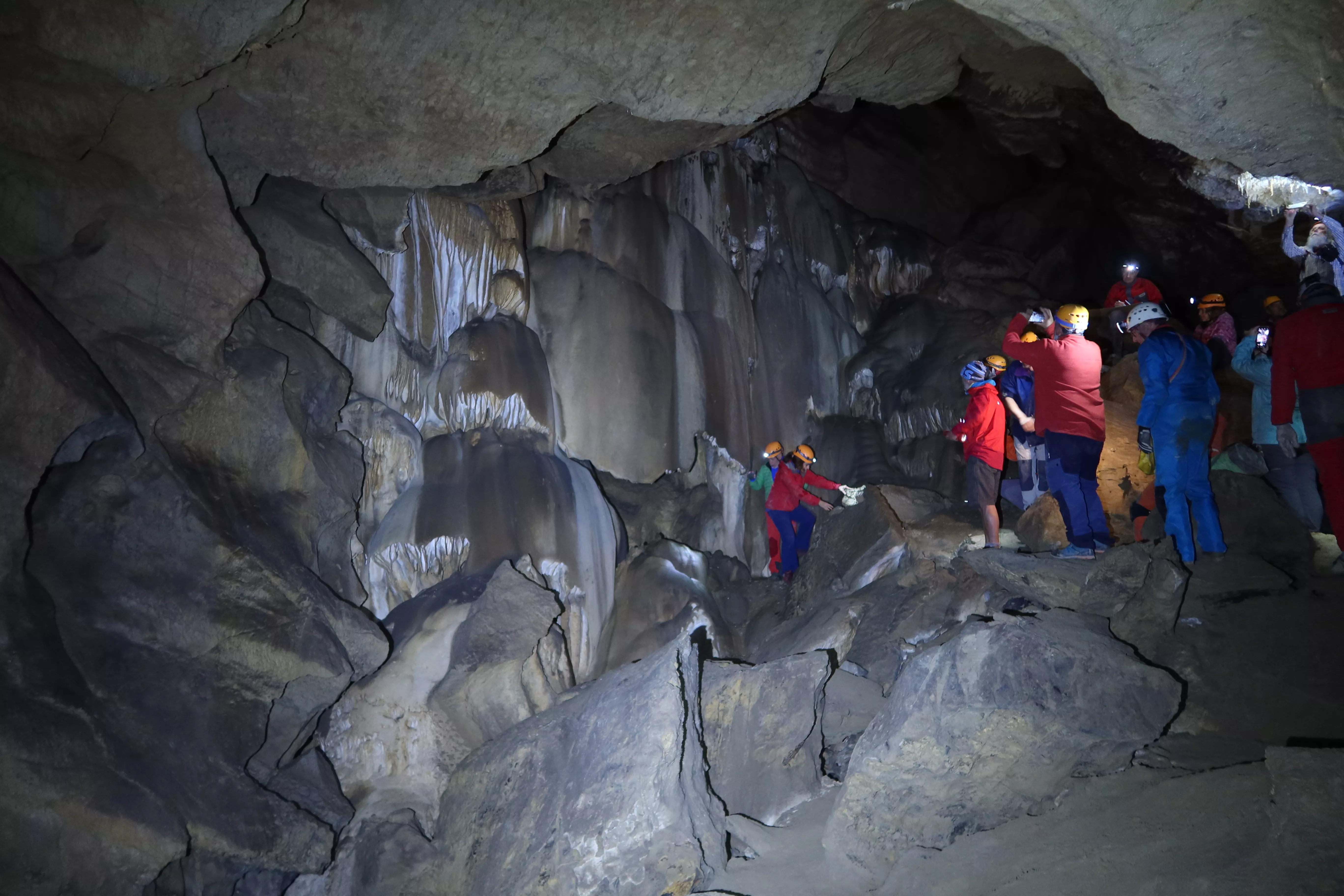 Cueva Bestué en  Geoparque Mundial de la Unesco Sobrarbe-Pirineos.
