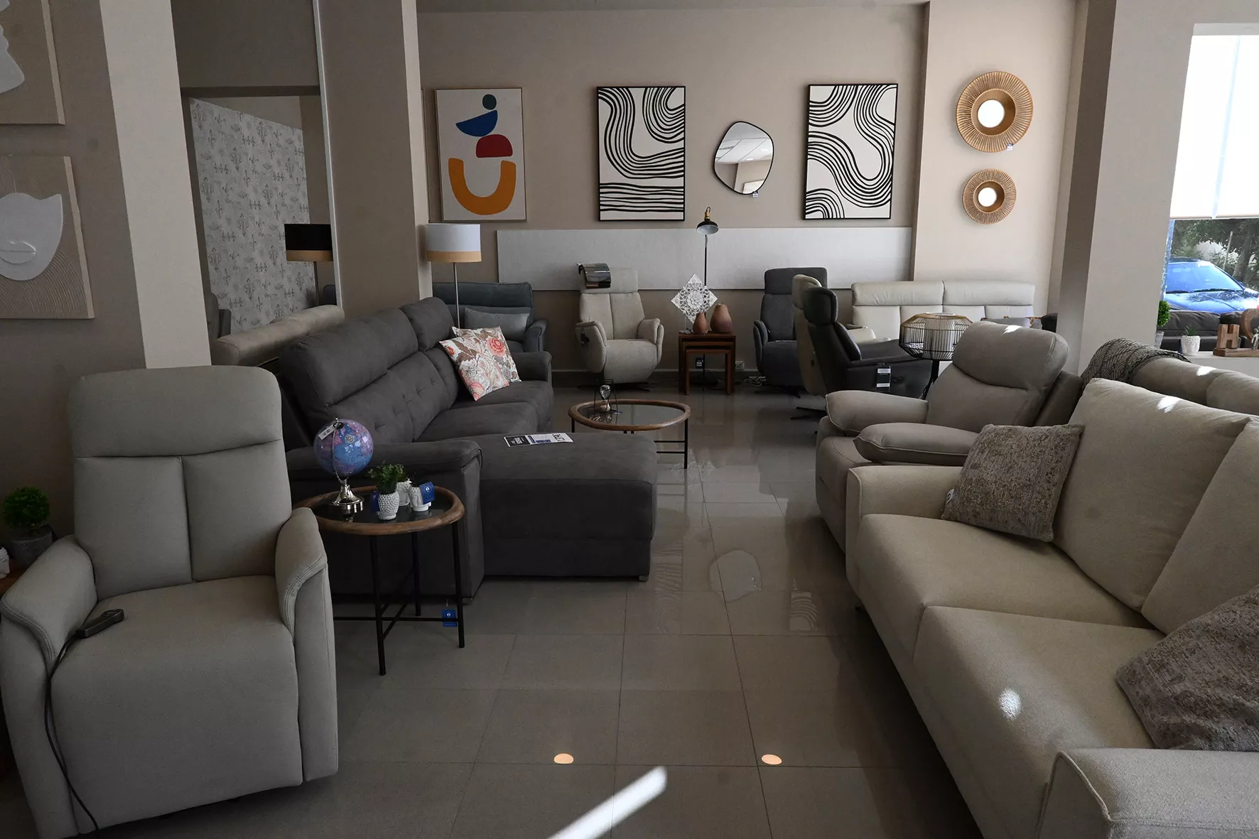 Inauguración de Más Sofás by Comercial Luna. Foto Carlos Jalle