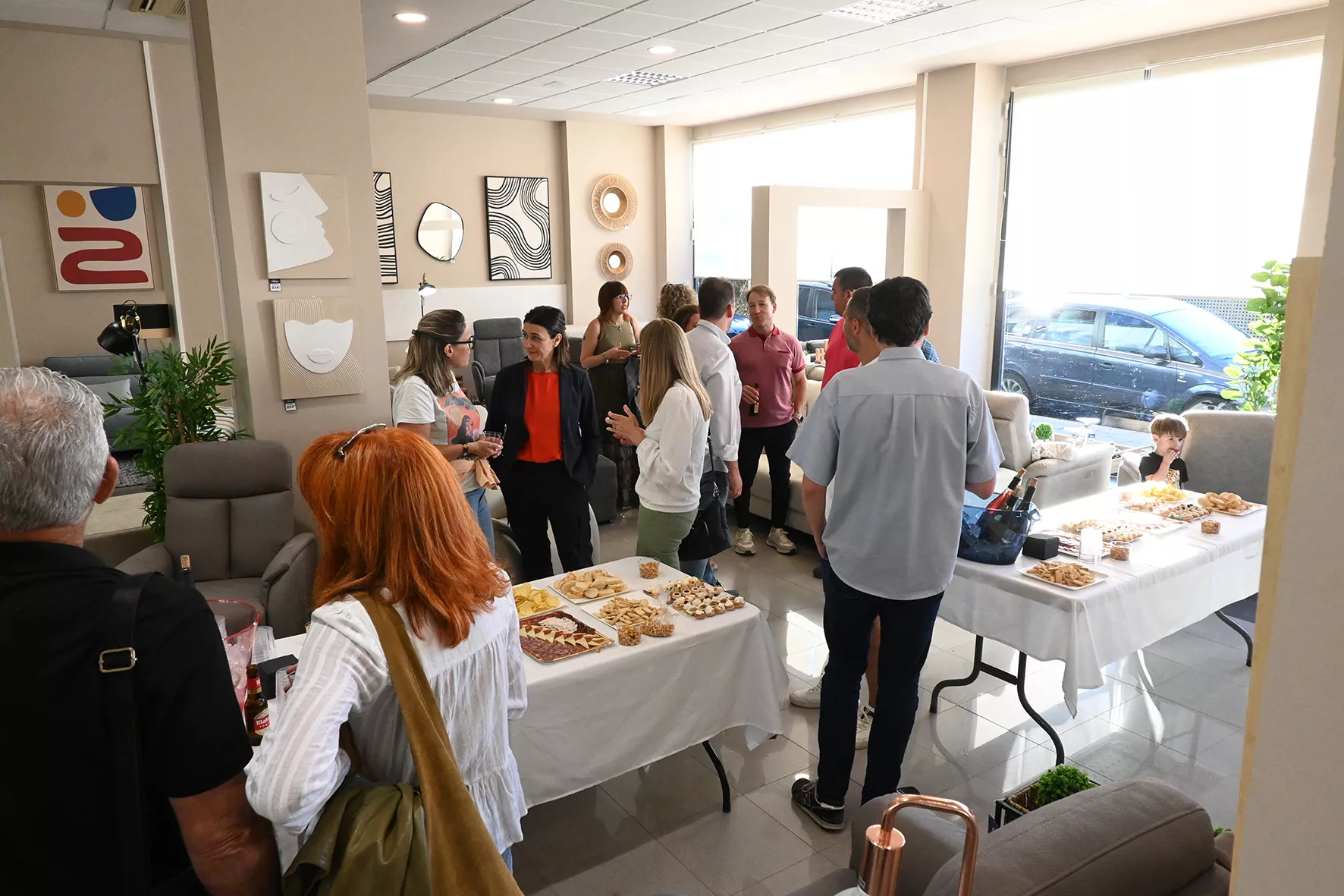 Inauguración de Más Sofás by Comercial Luna. Foto Carlos Jalle