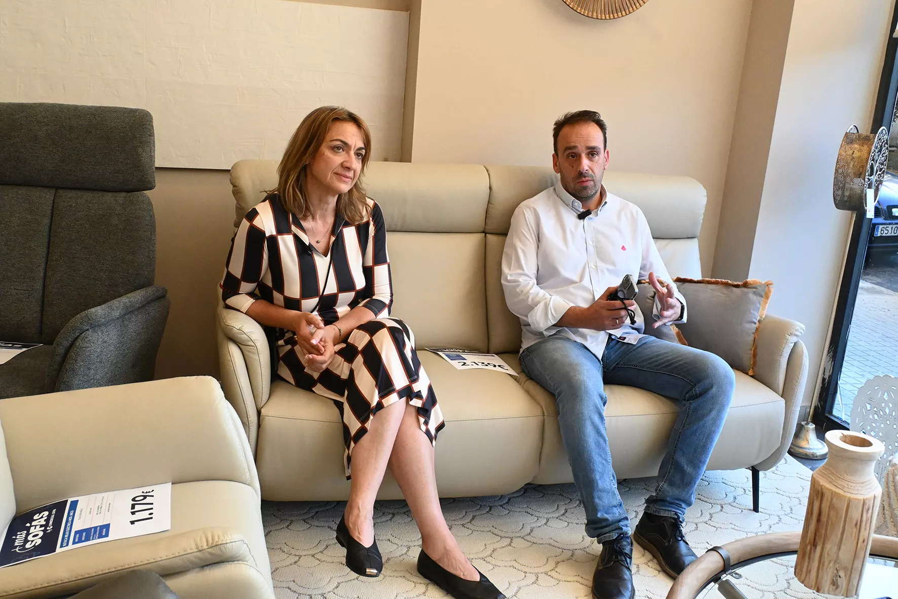 Inauguración de Más Sofás by Comercial Luna. Foto Carlos Jalle