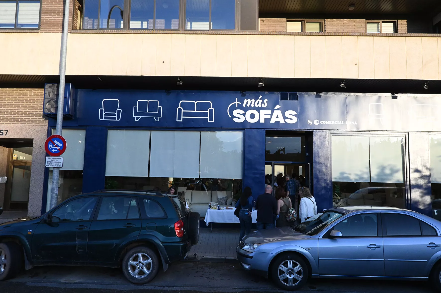Inauguración de Más Sofás by Comercial Luna. Foto Carlos Jalle