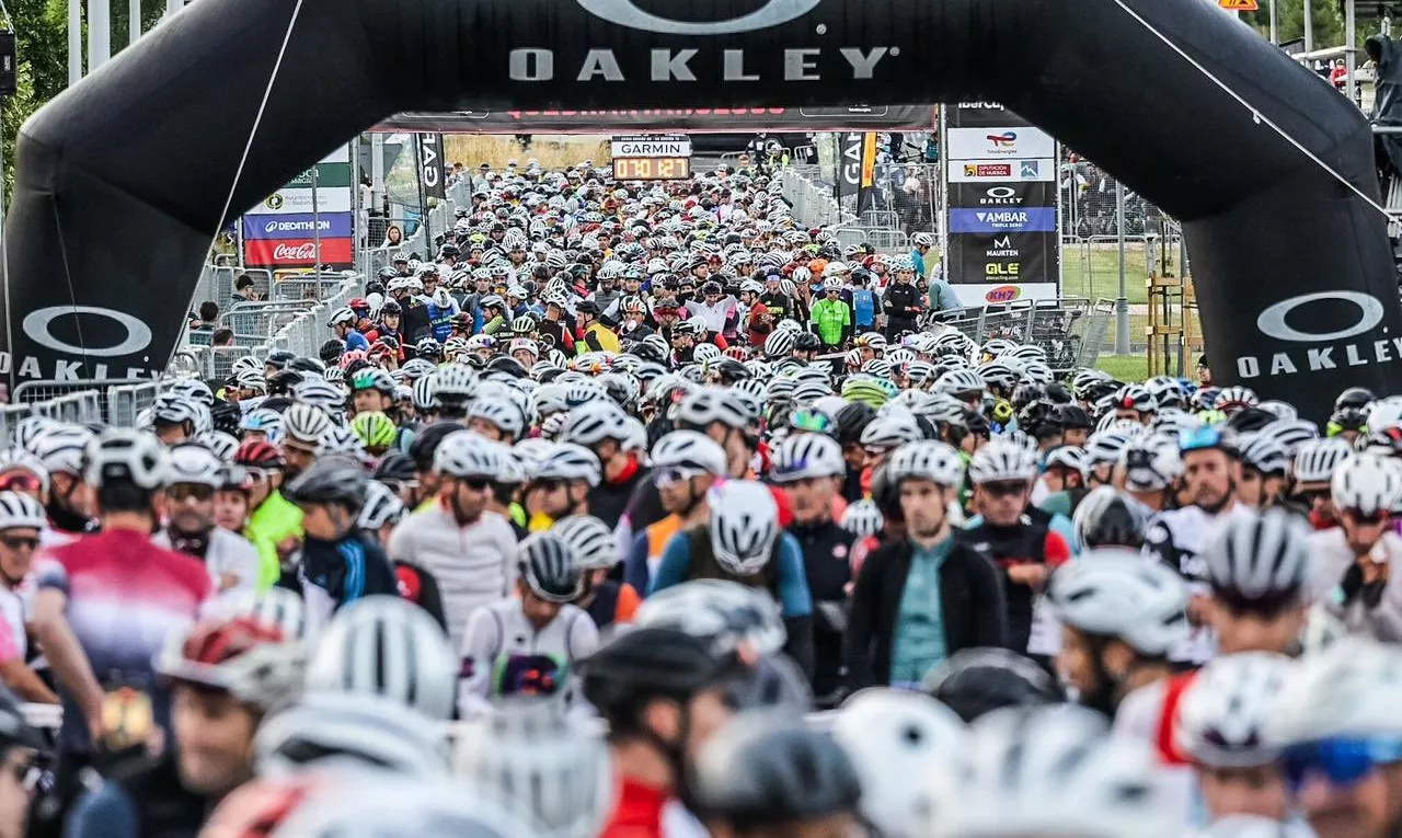 Salida de una Quebrantahuesos en Sabiñánigo. Foto: Quebrantahuesos