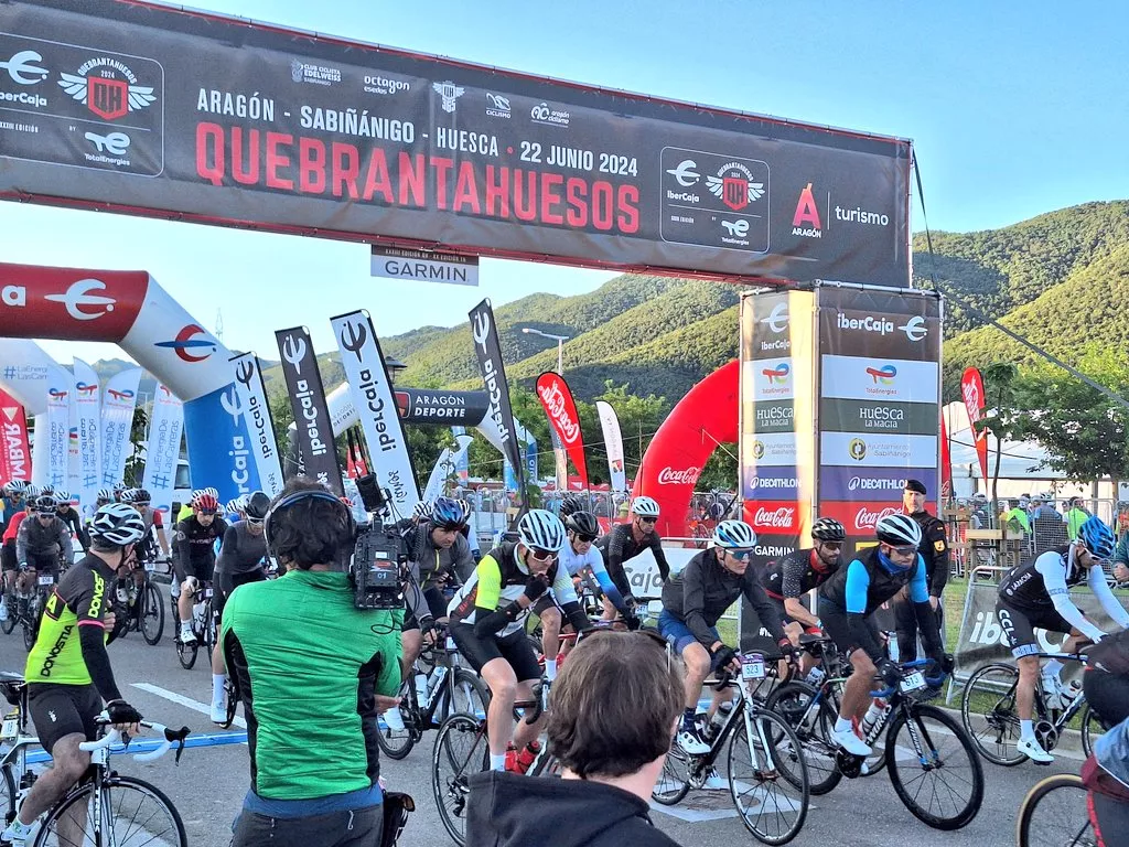 Alexis Guérin "vuela" en la Quebrantahuesos 2024 con récord incluido