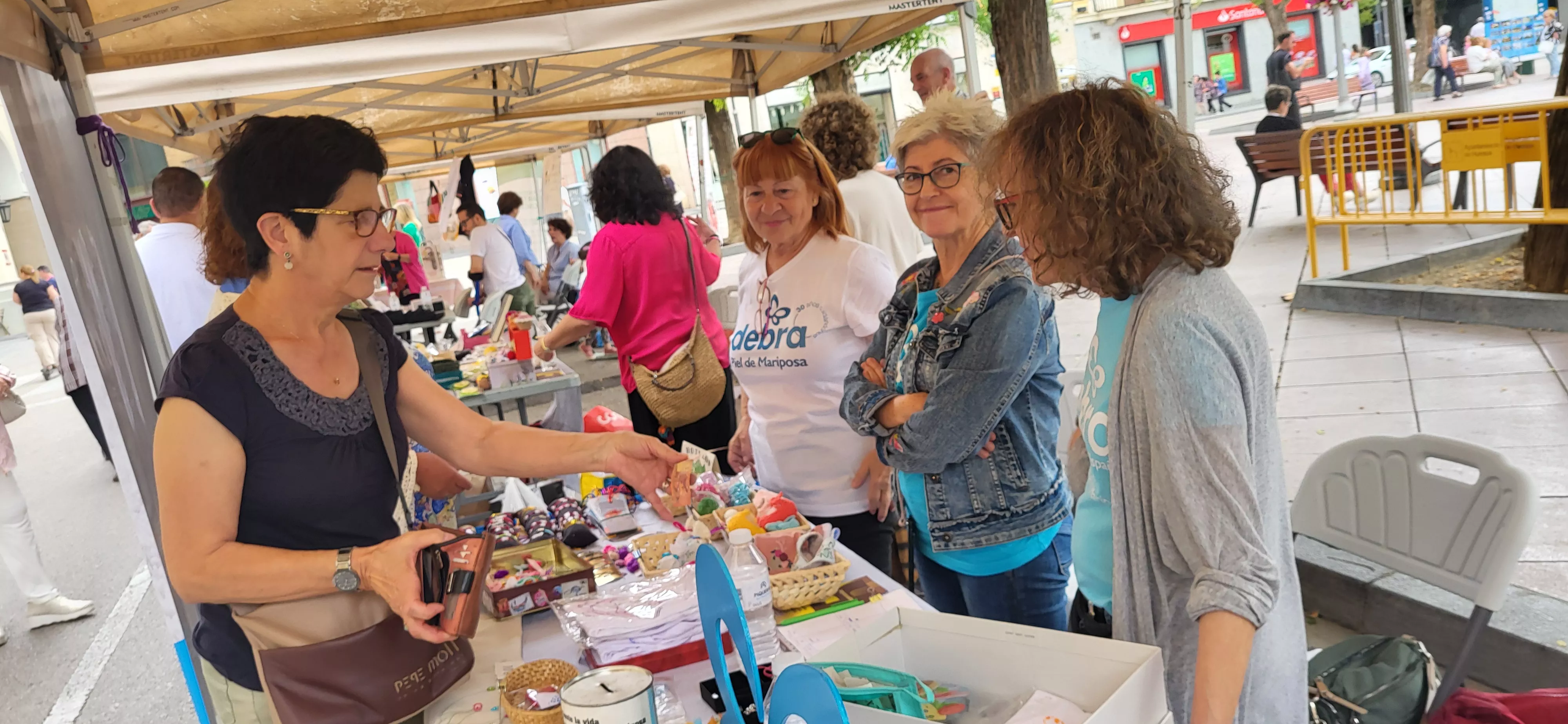 Participantes en la Feria de la Salud celebrada en Huesca. Foto Mercedes Manterola