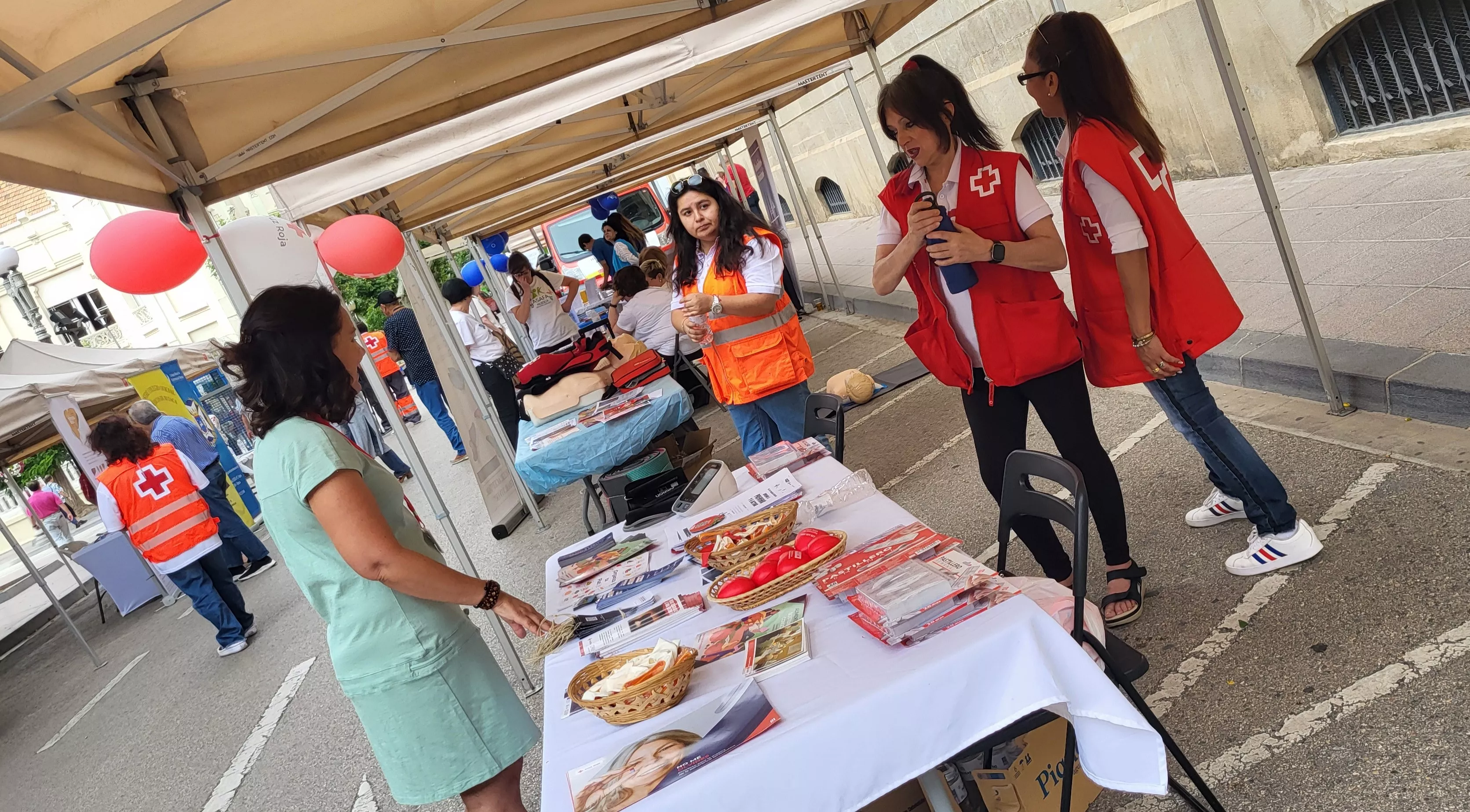 Tercera edición de la Feria de la Salud en Huesca. Foto Mercedes Manterola