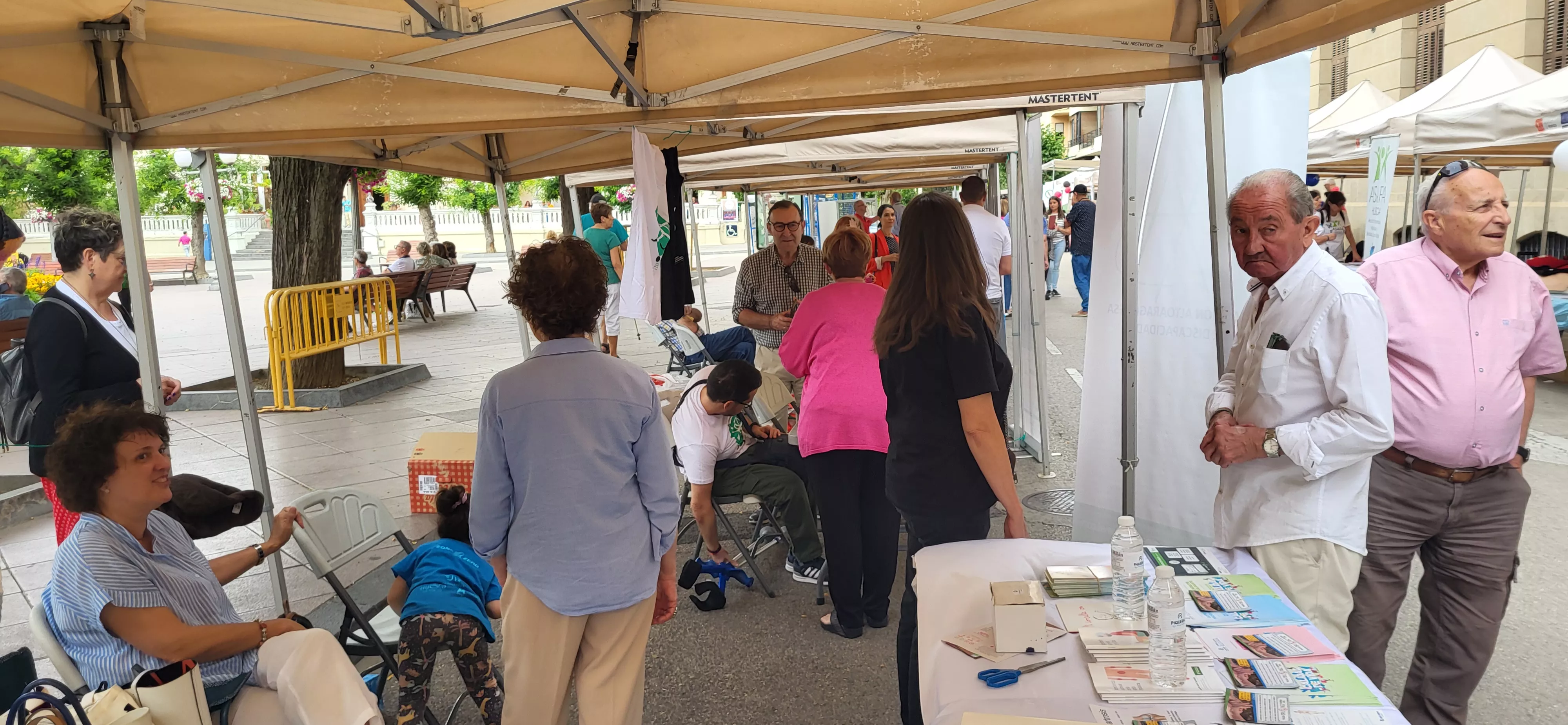 Tercera edición de la Feria de la Salud en Huesca. Foto Mercedes Manterola