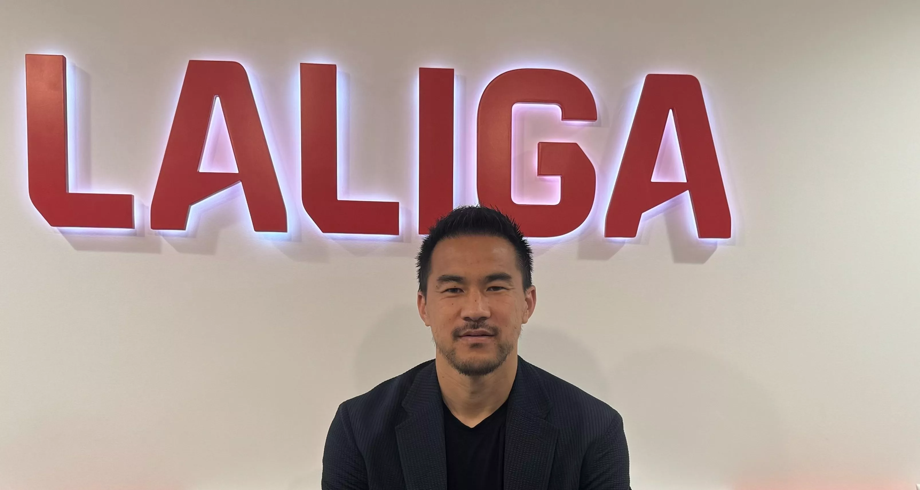 El exazulgrana Okazaki, nuevo embajador de LaLiga