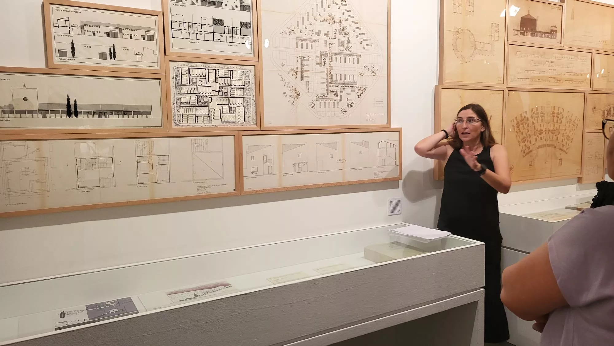  Visita de El Temple a la exposición sobre Los Pueblos de Colonización