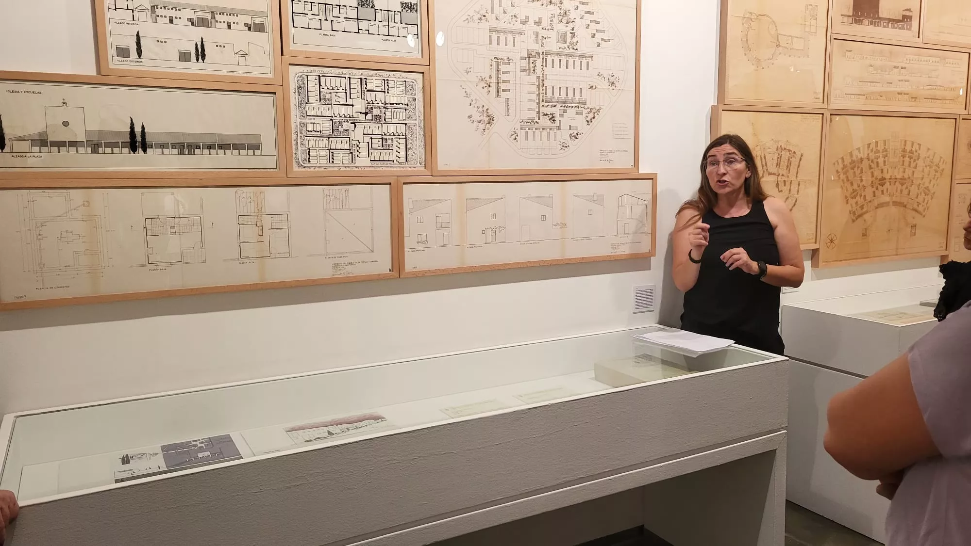  Visita de El Temple a la exposición sobre Los Pueblos de Colonización