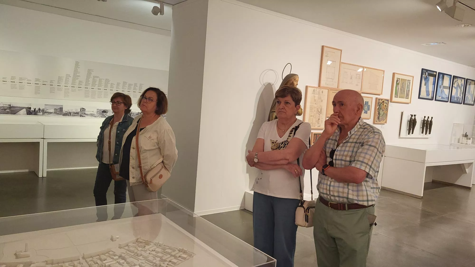  Visita de El Temple a la exposición sobre Los Pueblos de Colonización