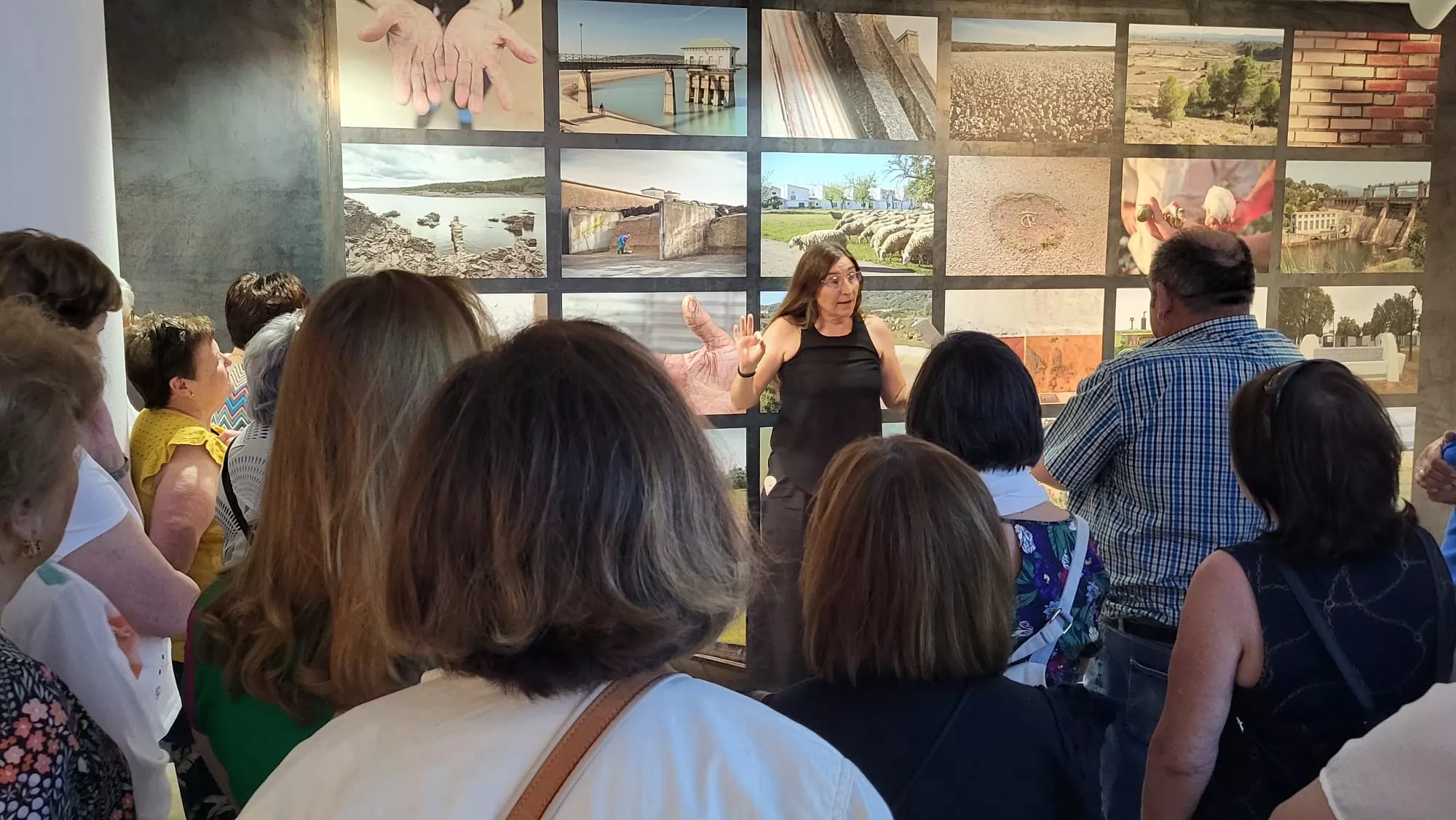  Visita de El Temple a la exposición sobre Los Pueblos de Colonización