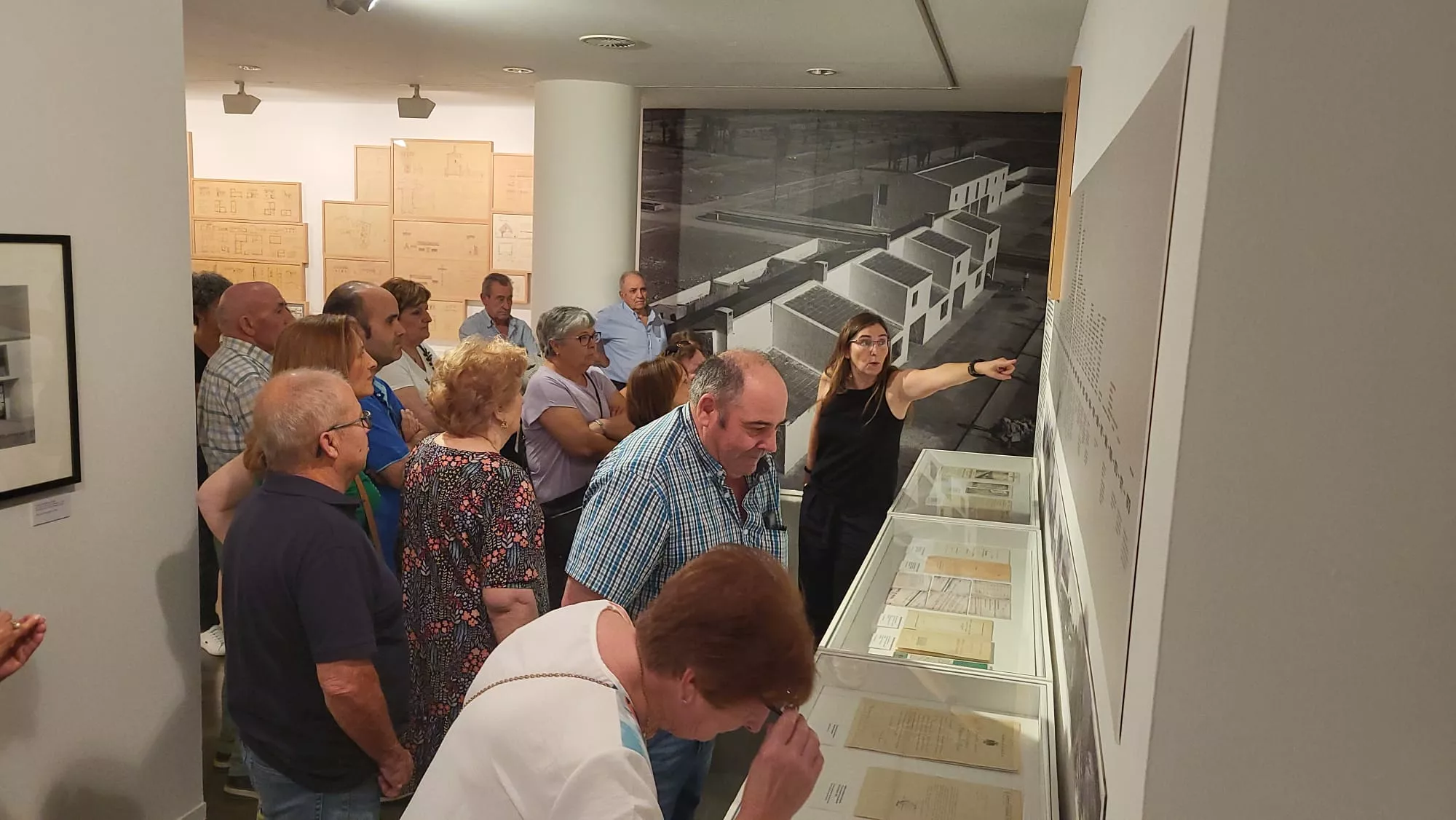  Visita de El Temple a la exposición sobre Los Pueblos de Colonización