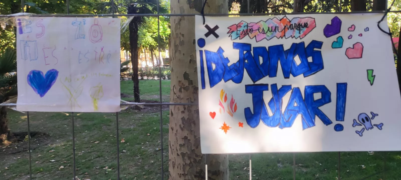 Protesta de la Amypa del colegio El Parque junto a un espacio verde del Miguel Servet.